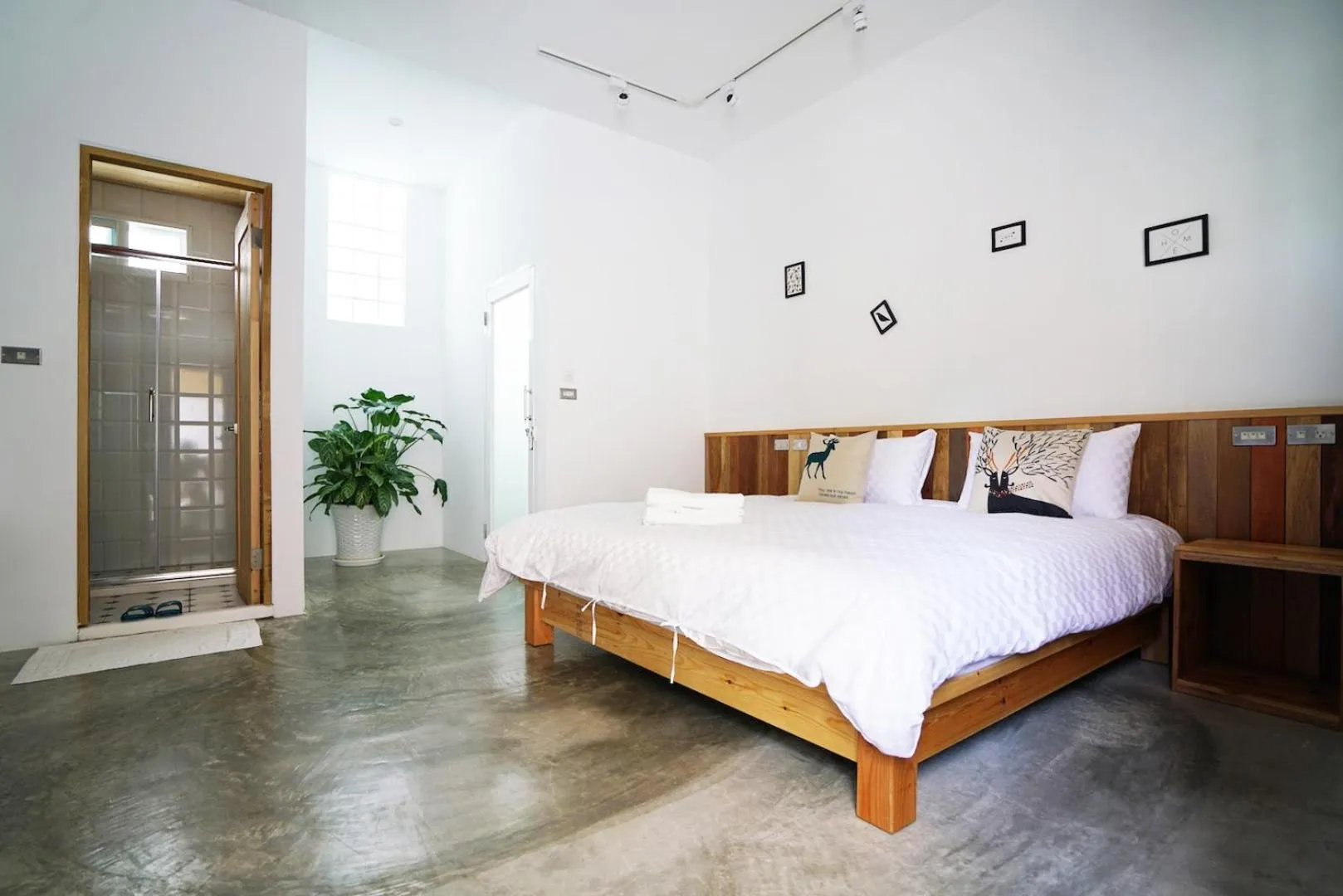 Bed in The Red Hotel