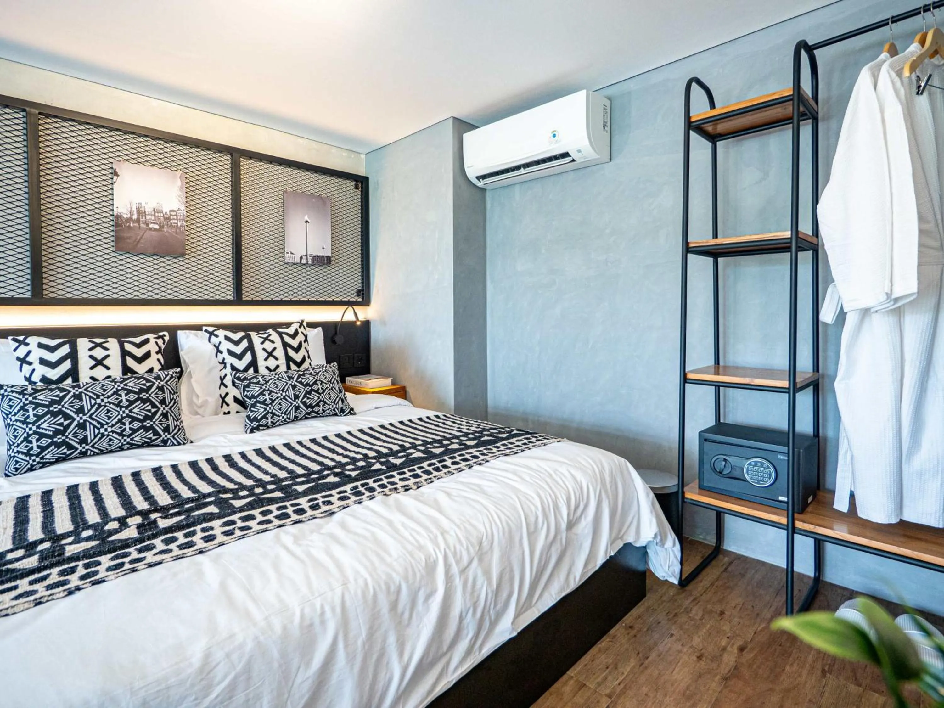 Photo of the whole room, Bed in Tarate Loft Studio Ubud