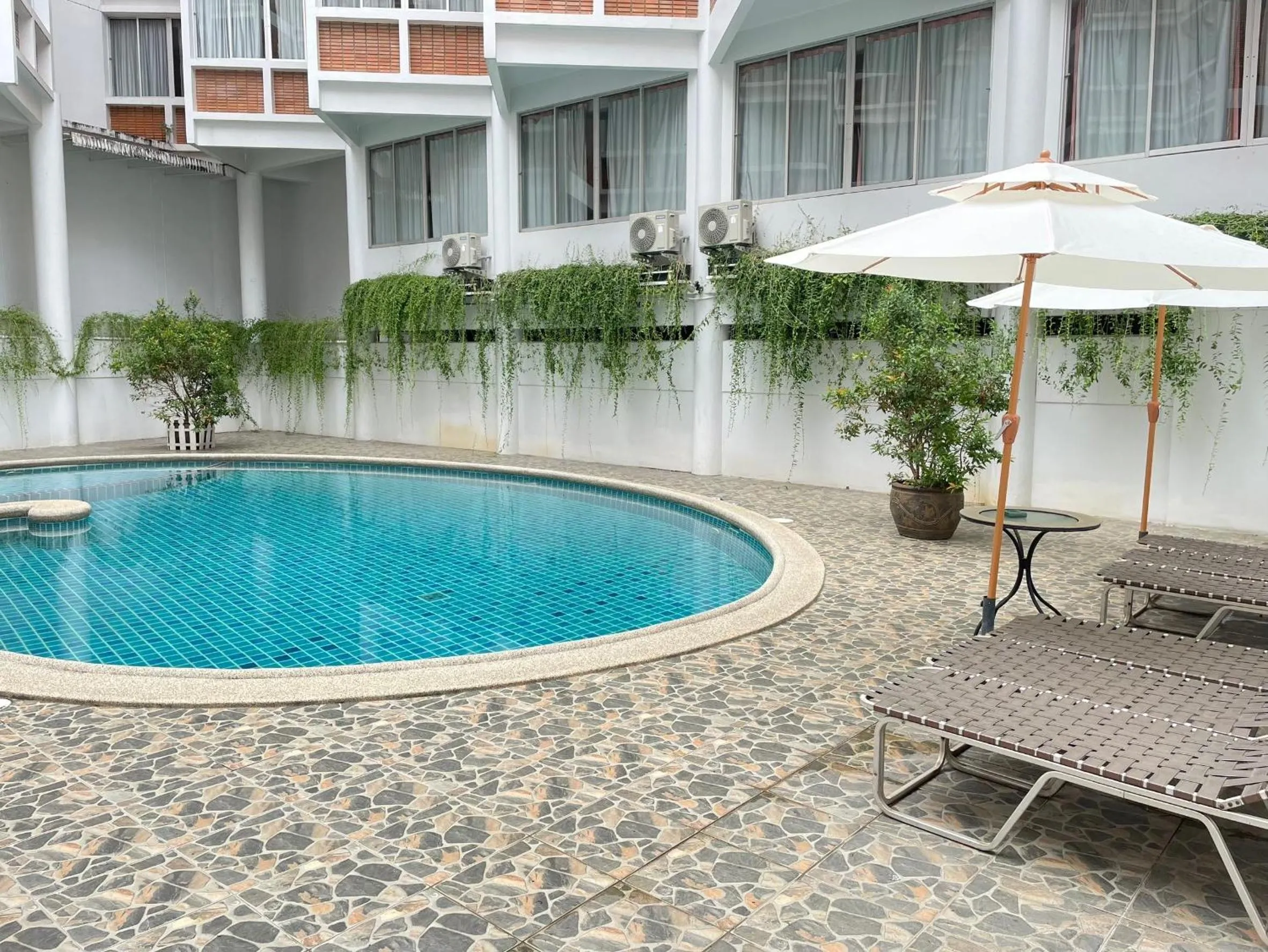 Swimming pool in Wangcome Hotel