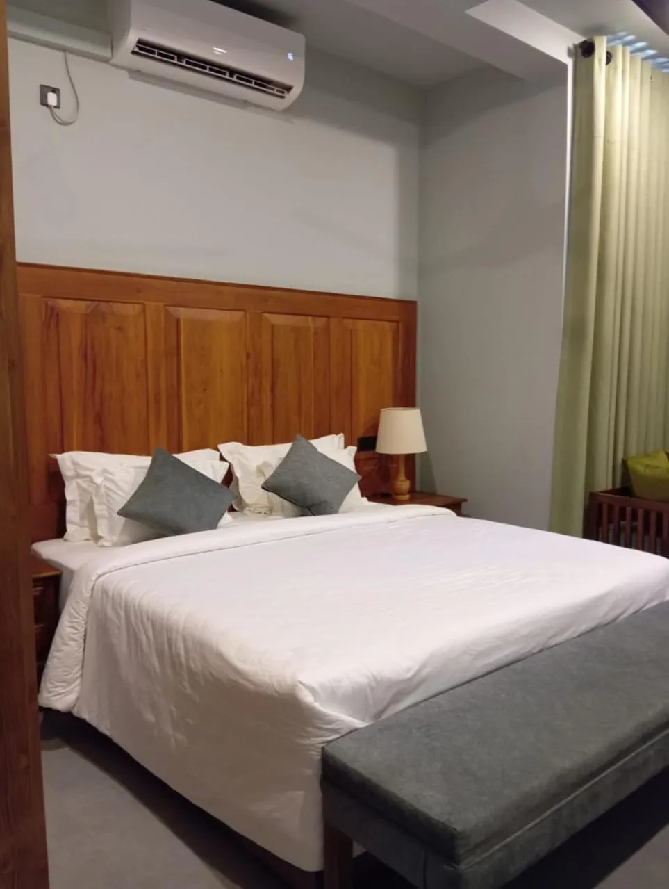 Bed in Villa Rumassala Luxury Chalets Unawatuna