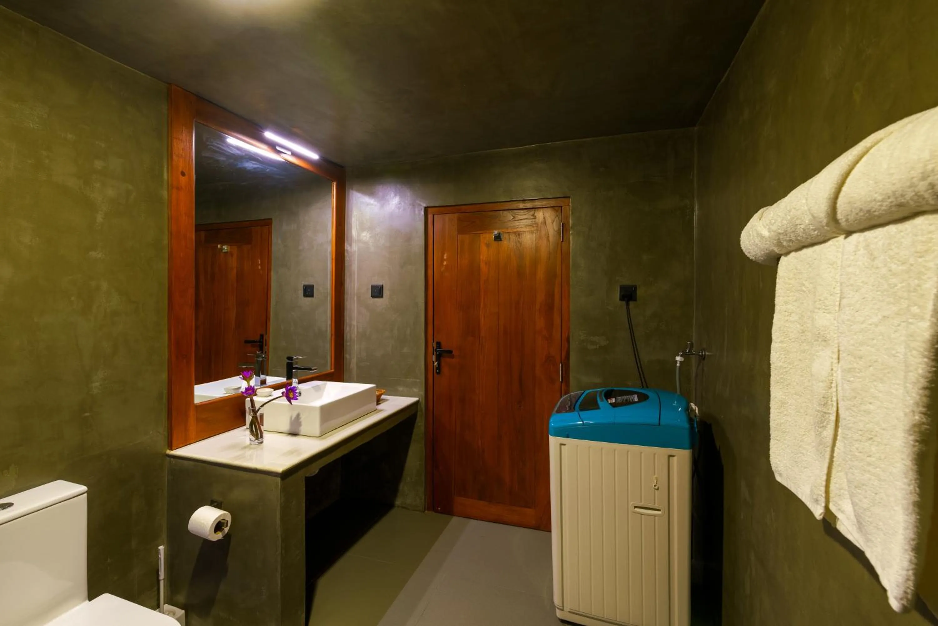 Bathroom in Villa Rumassala Luxury Chalets Unawatuna