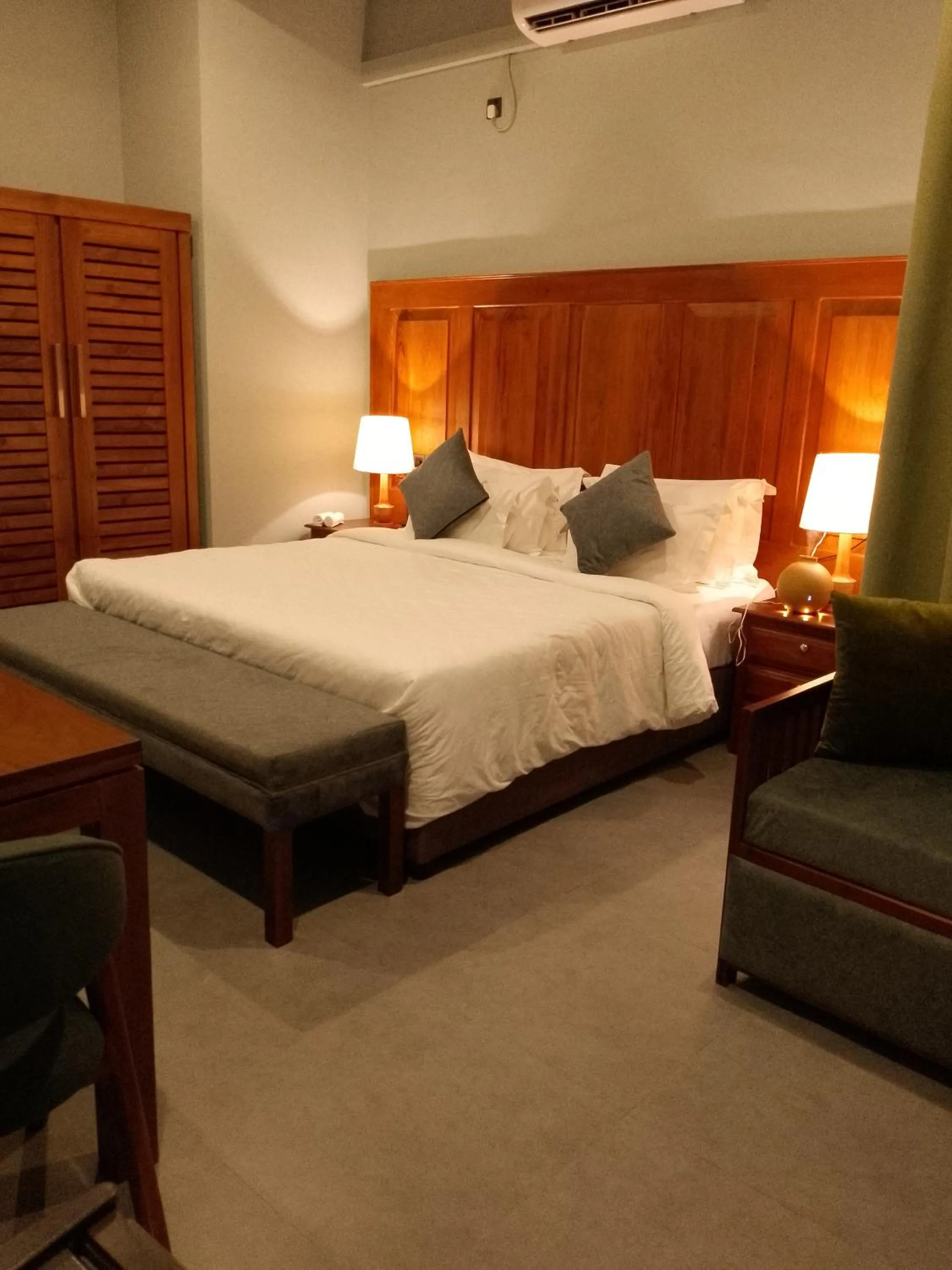 Bed in Villa Rumassala Luxury Chalets Unawatuna