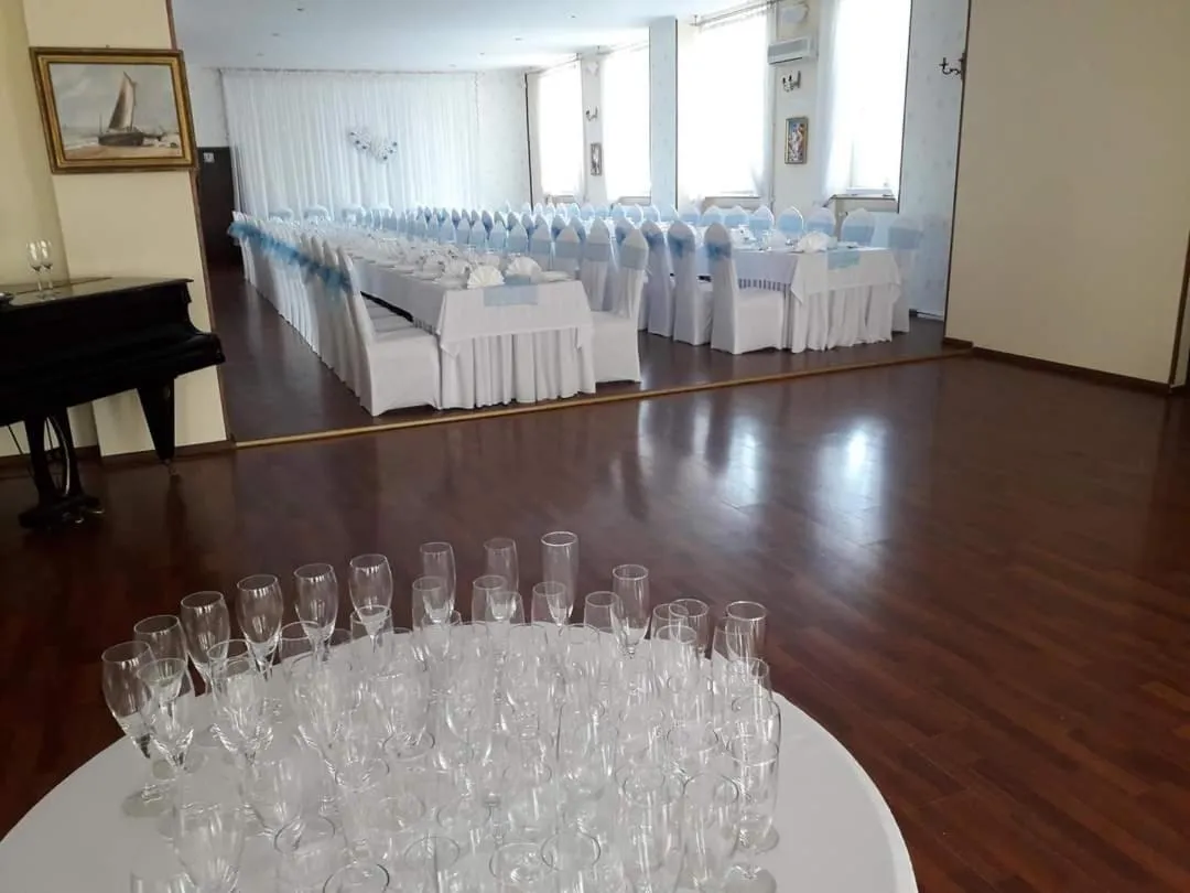 Restaurant/places to eat in Hotel i Restauracja Chopin