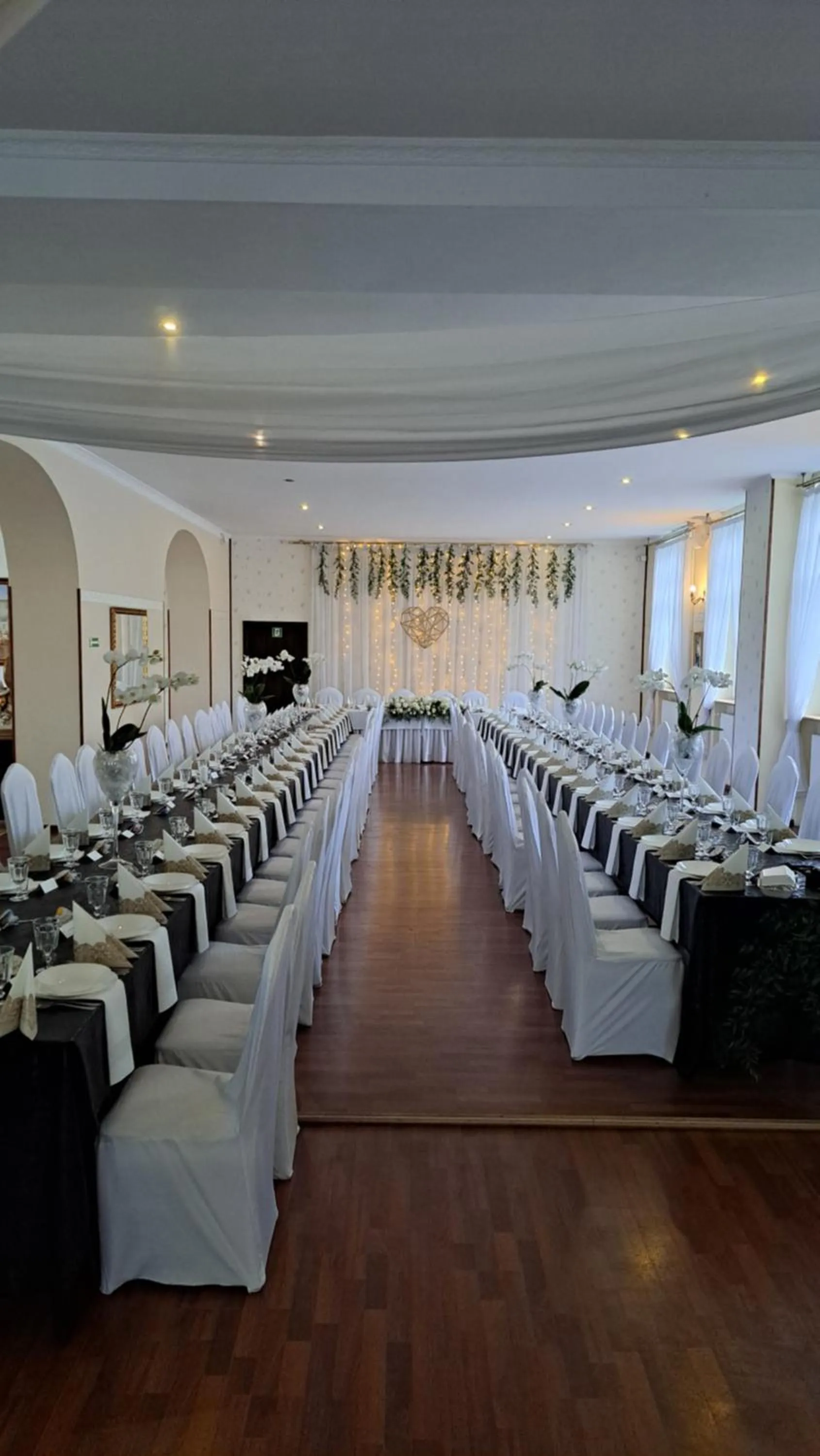 Restaurant/places to eat in Hotel i Restauracja Chopin