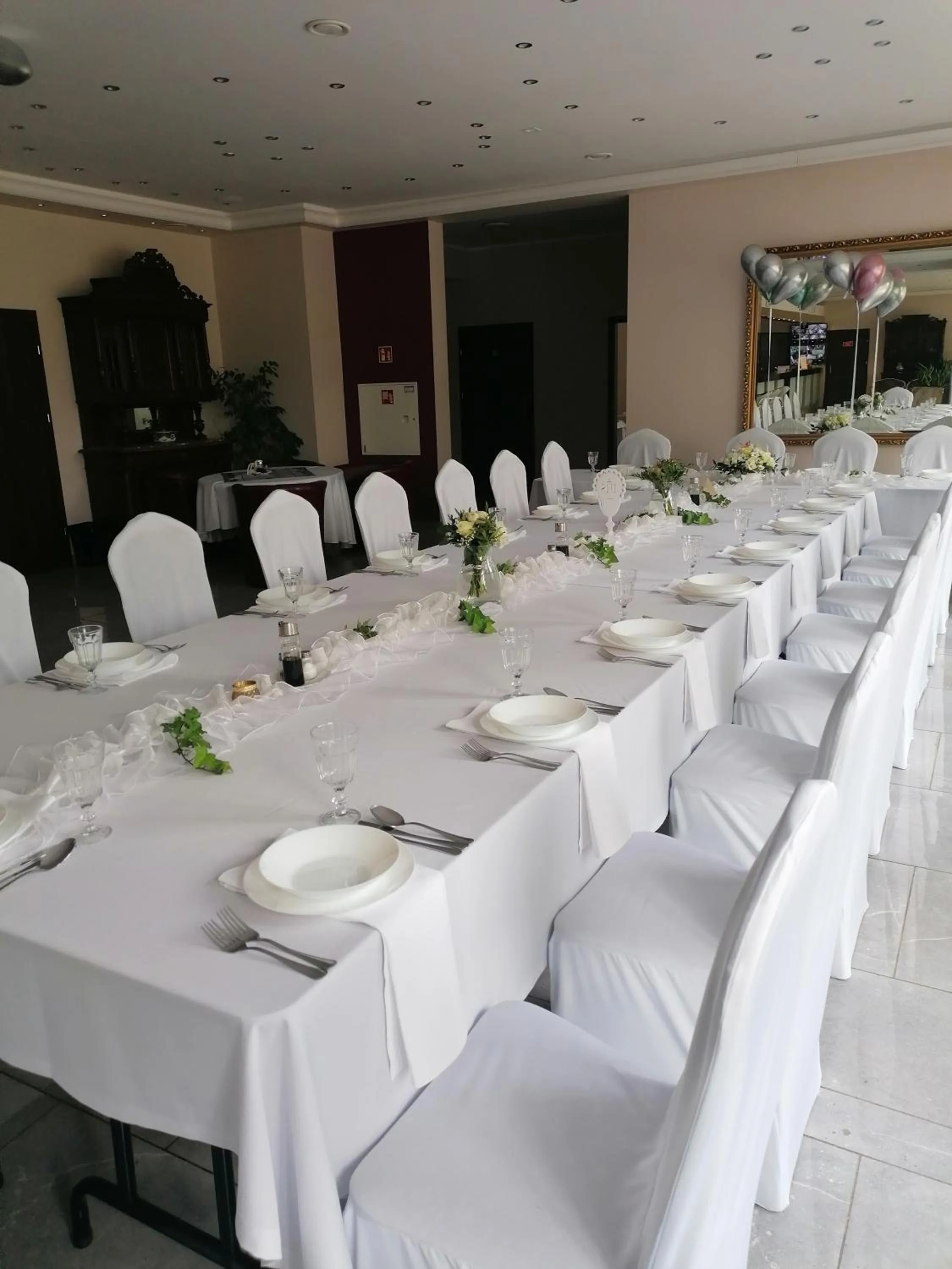 Restaurant/places to eat in Hotel i Restauracja Chopin