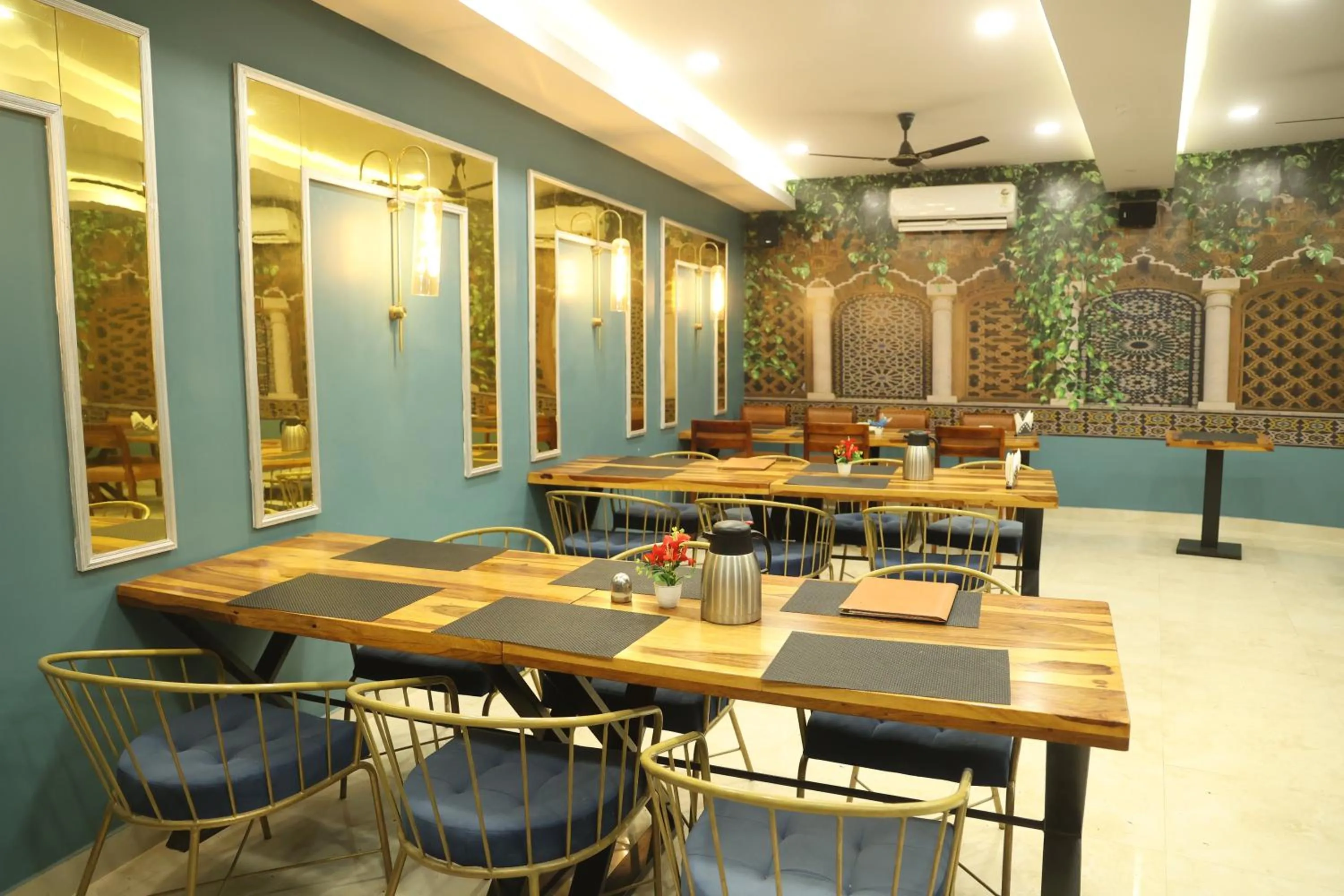 Restaurant/places to eat in Shiv Hari heritage