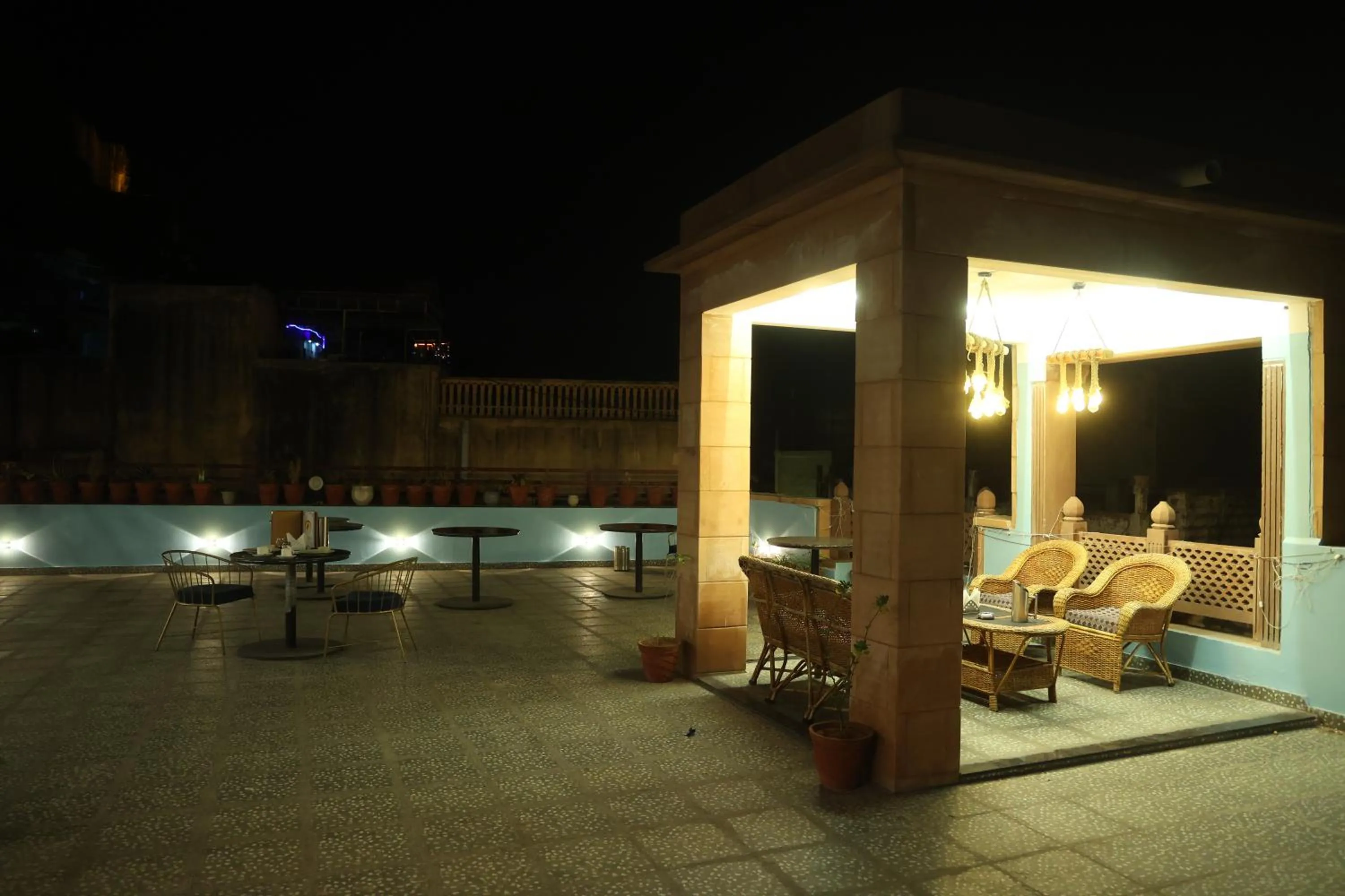 Restaurant/places to eat in Shiv Hari heritage