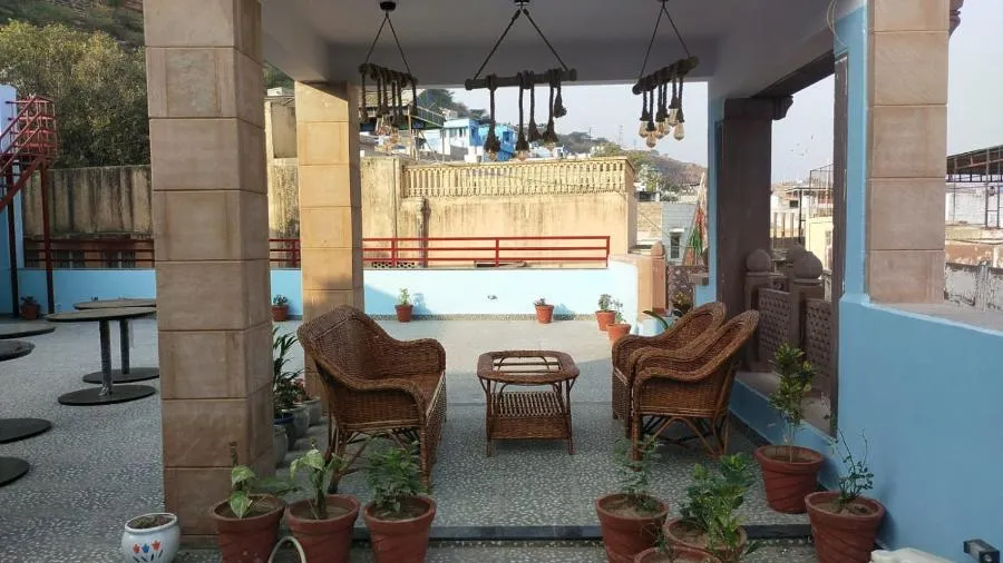 Restaurant/places to eat in Shiv Hari heritage