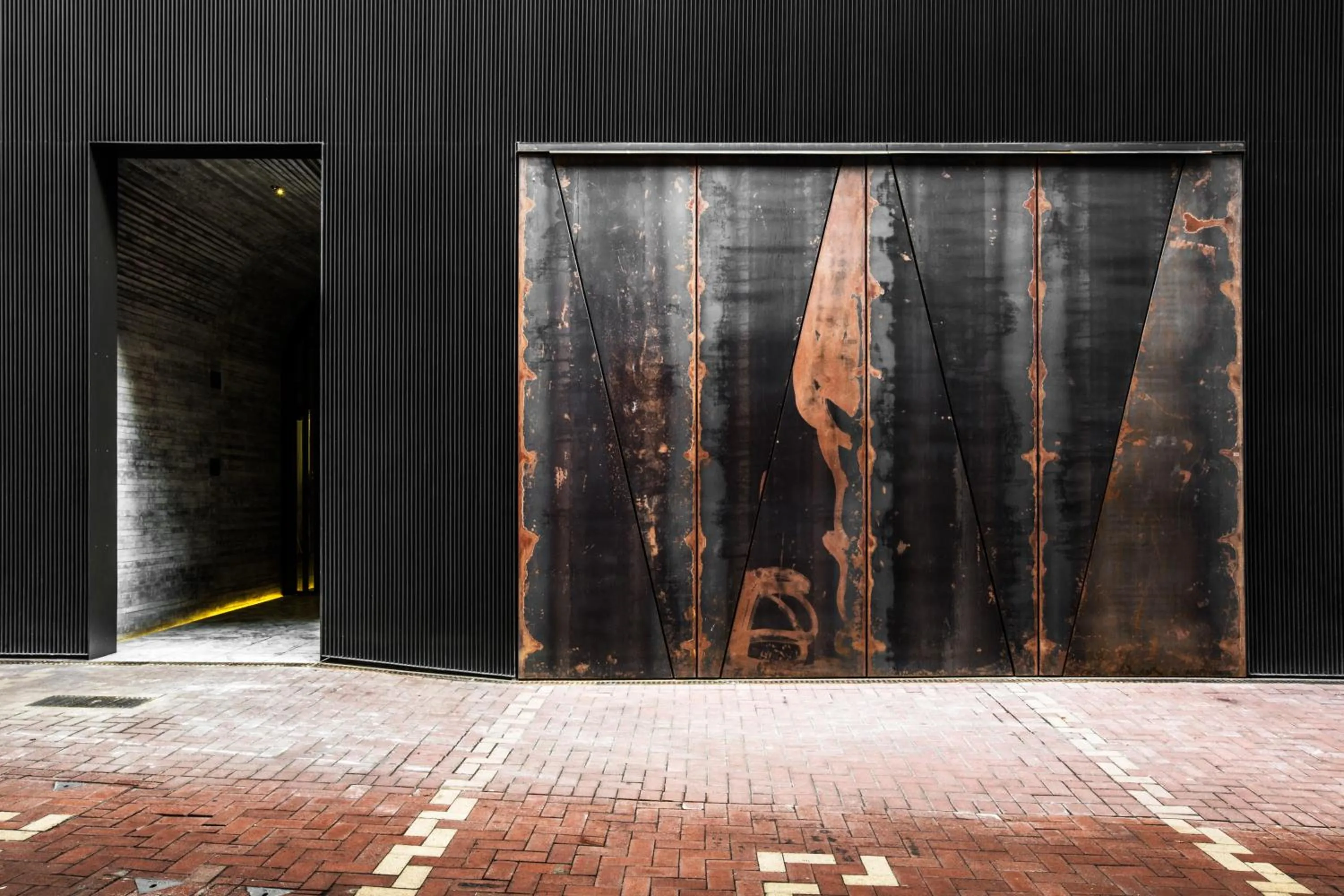 Facade/entrance in TUVE Hotel