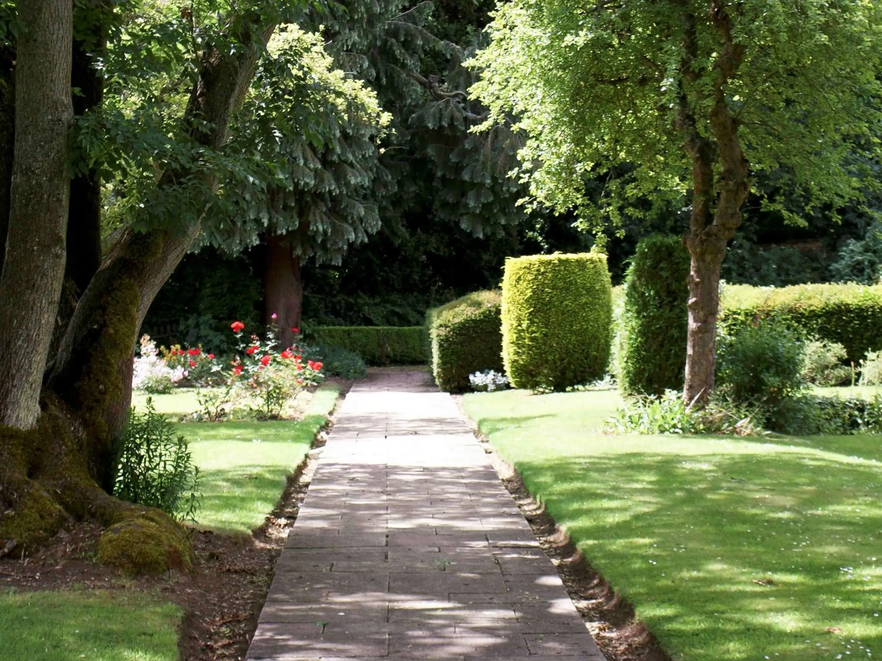 Property building in Mercure Banbury Whately Hall Hotel