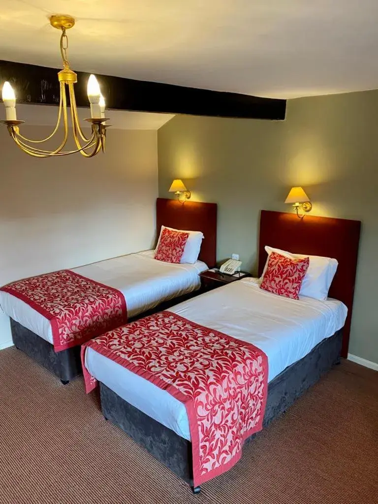 Bed in Mercure Banbury Whately Hall Hotel