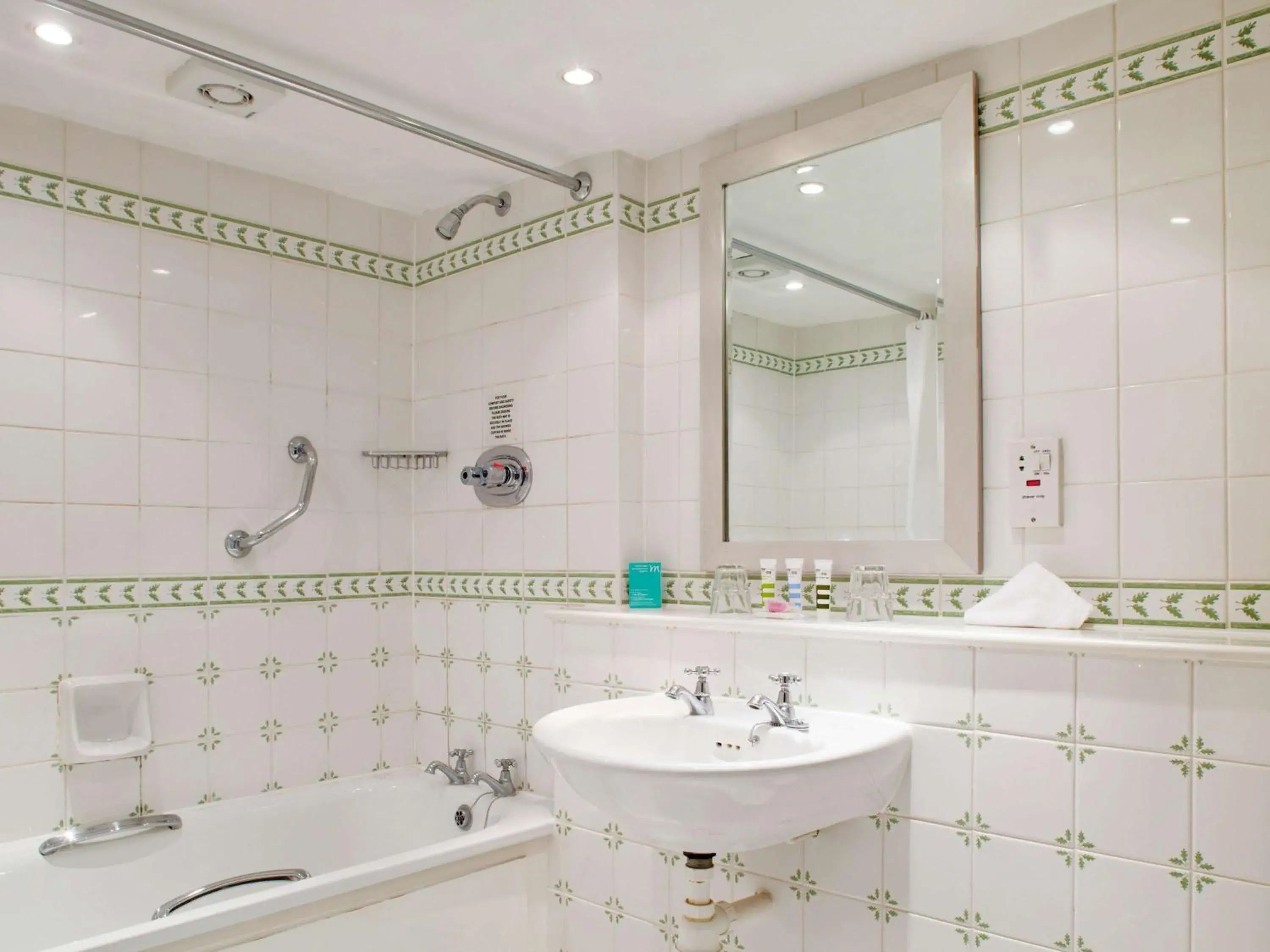 Photo of the whole room, Bathroom in Mercure Banbury Whately Hall Hotel