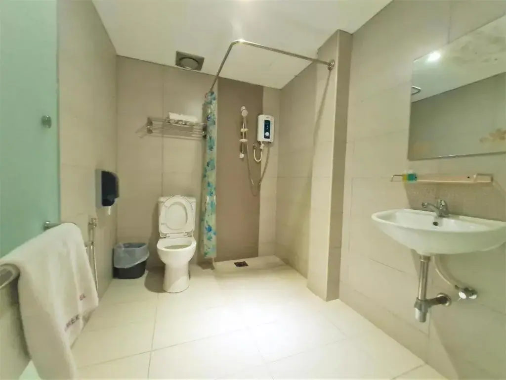 Standard Queen Room in Merdeka Hotel Kluang Standard Queen Room in Merdeka Hotel Kluang