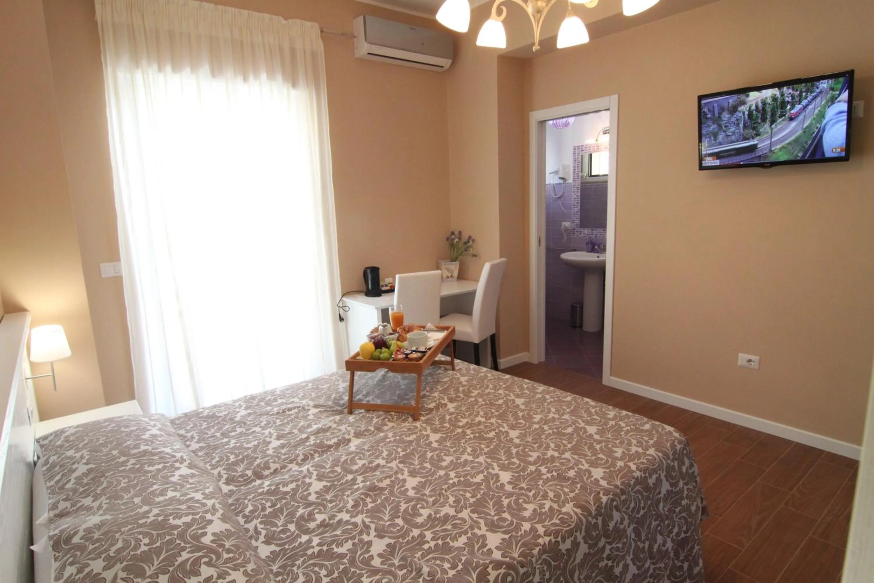 Photo of the whole room in B&B Hortis Tropea