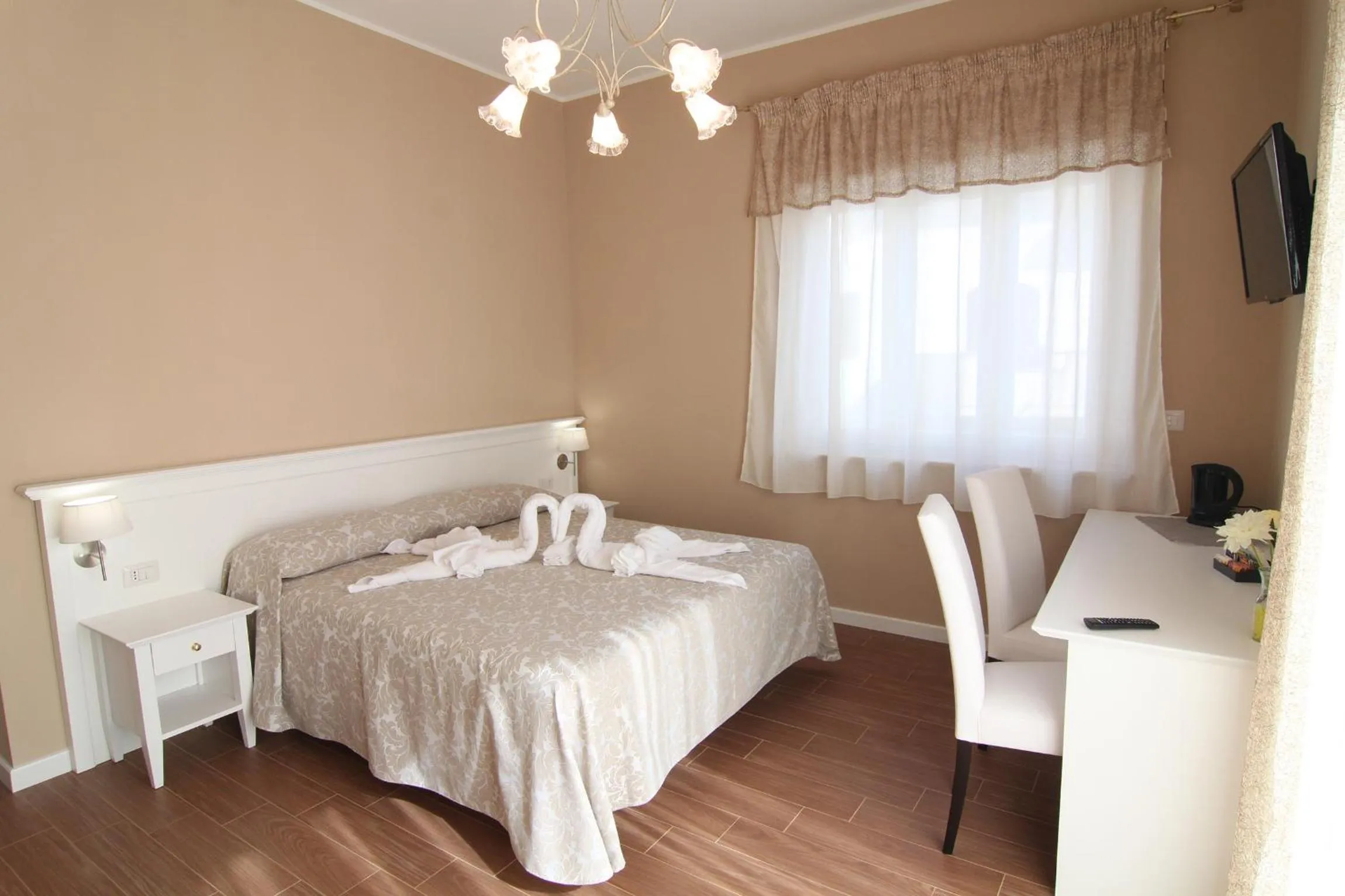 Photo of the whole room in B&B Hortis Tropea