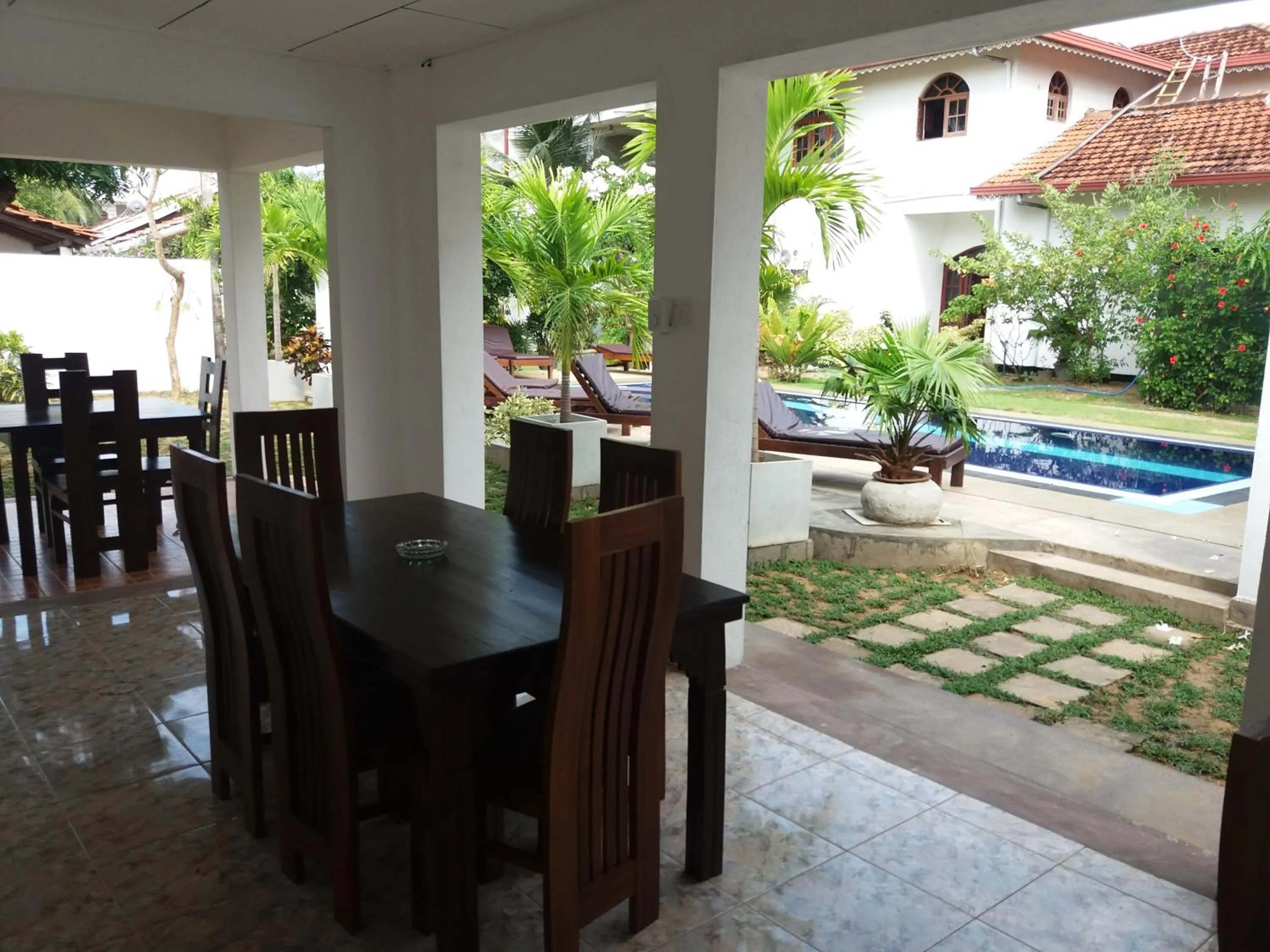 Restaurant/places to eat in Sujeewani Villa