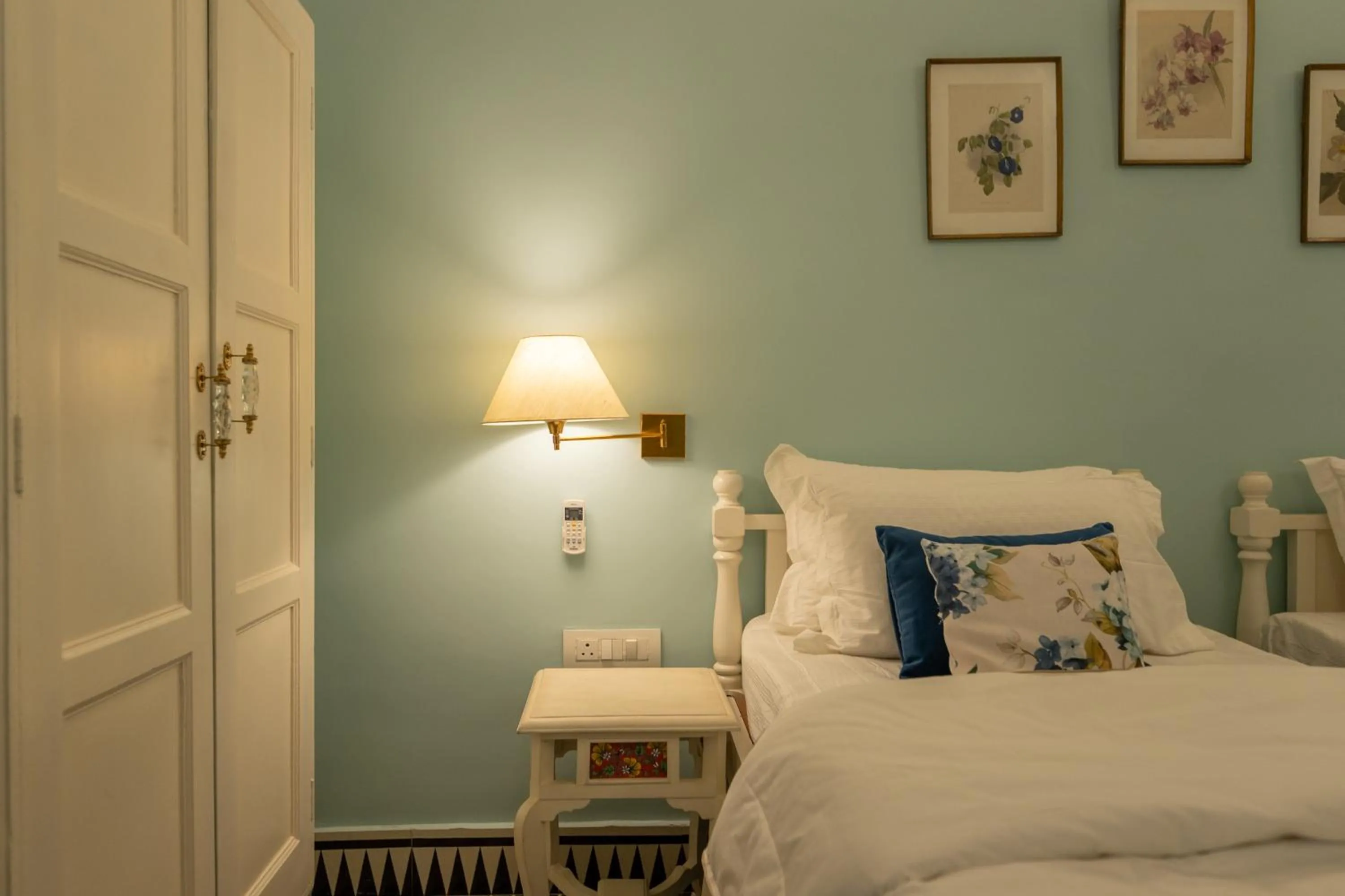 Deluxe Double or Twin Room with Balcony in Cavalry Villa bikaner