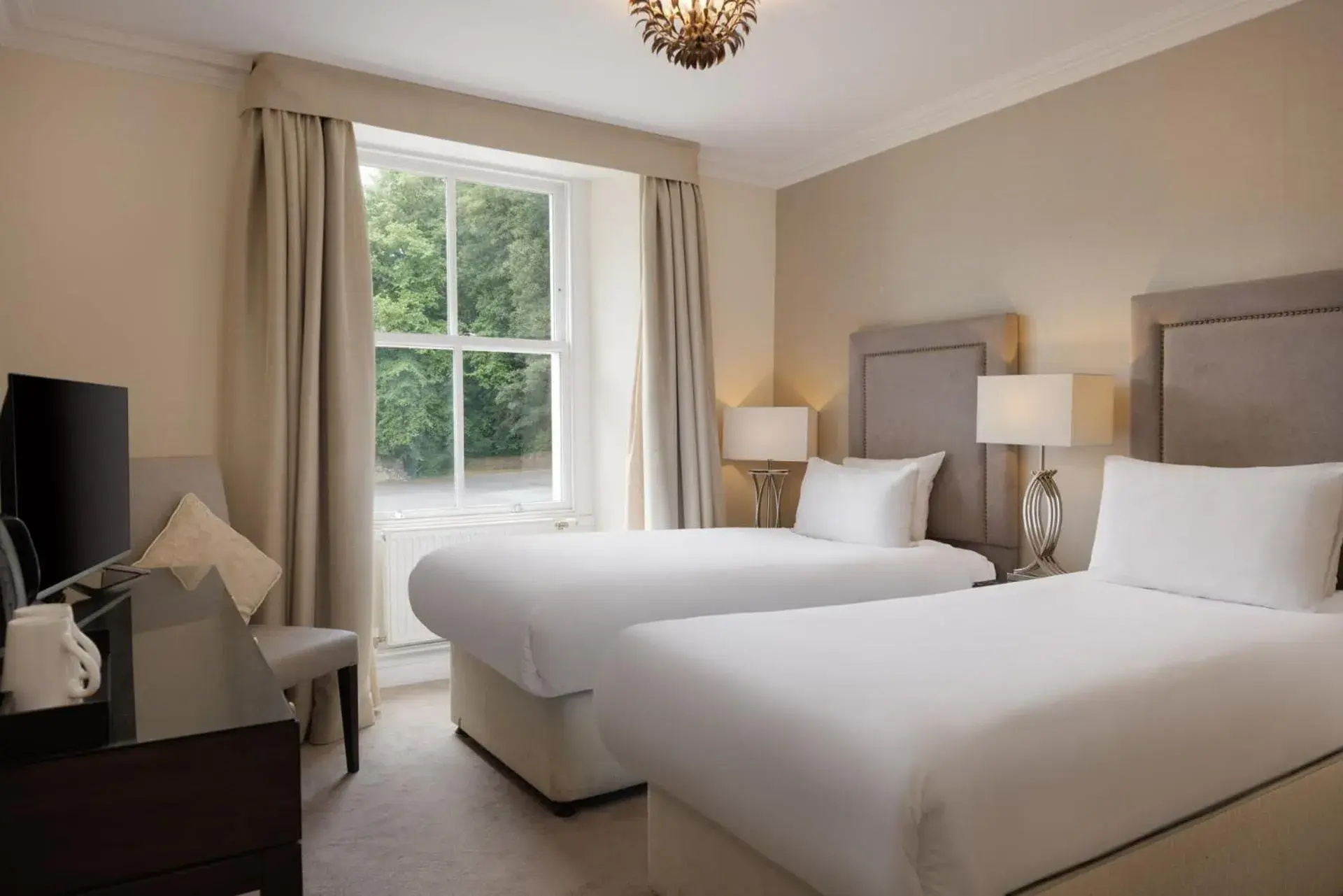 Superior Twin Room in New Bath Hotel & Spa Superior Twin Room in New Bath Hotel & Spa