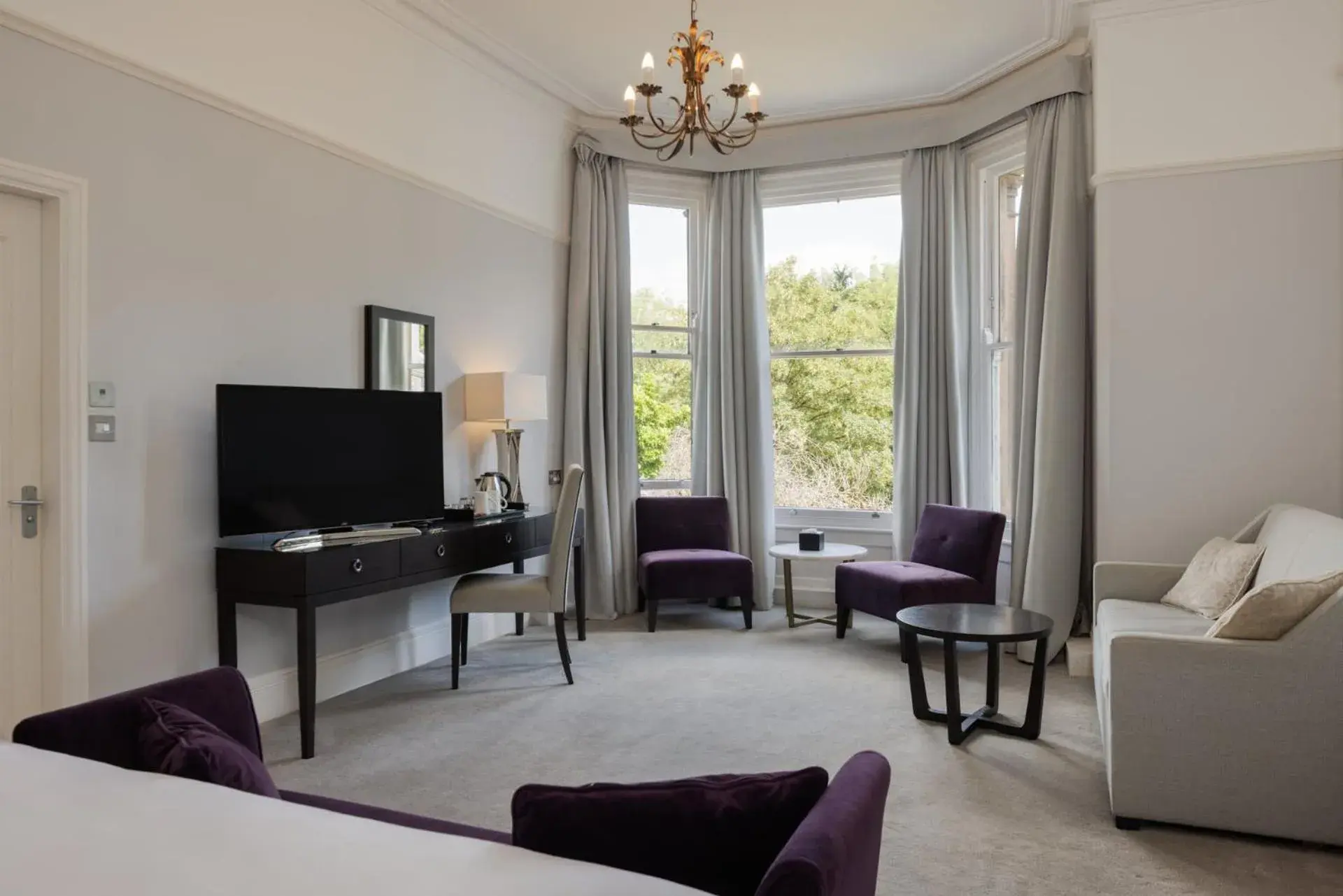 TV and multimedia, Bed in New Bath Hotel & Spa TV and multimedia, Bed in New Bath Hotel & Spa