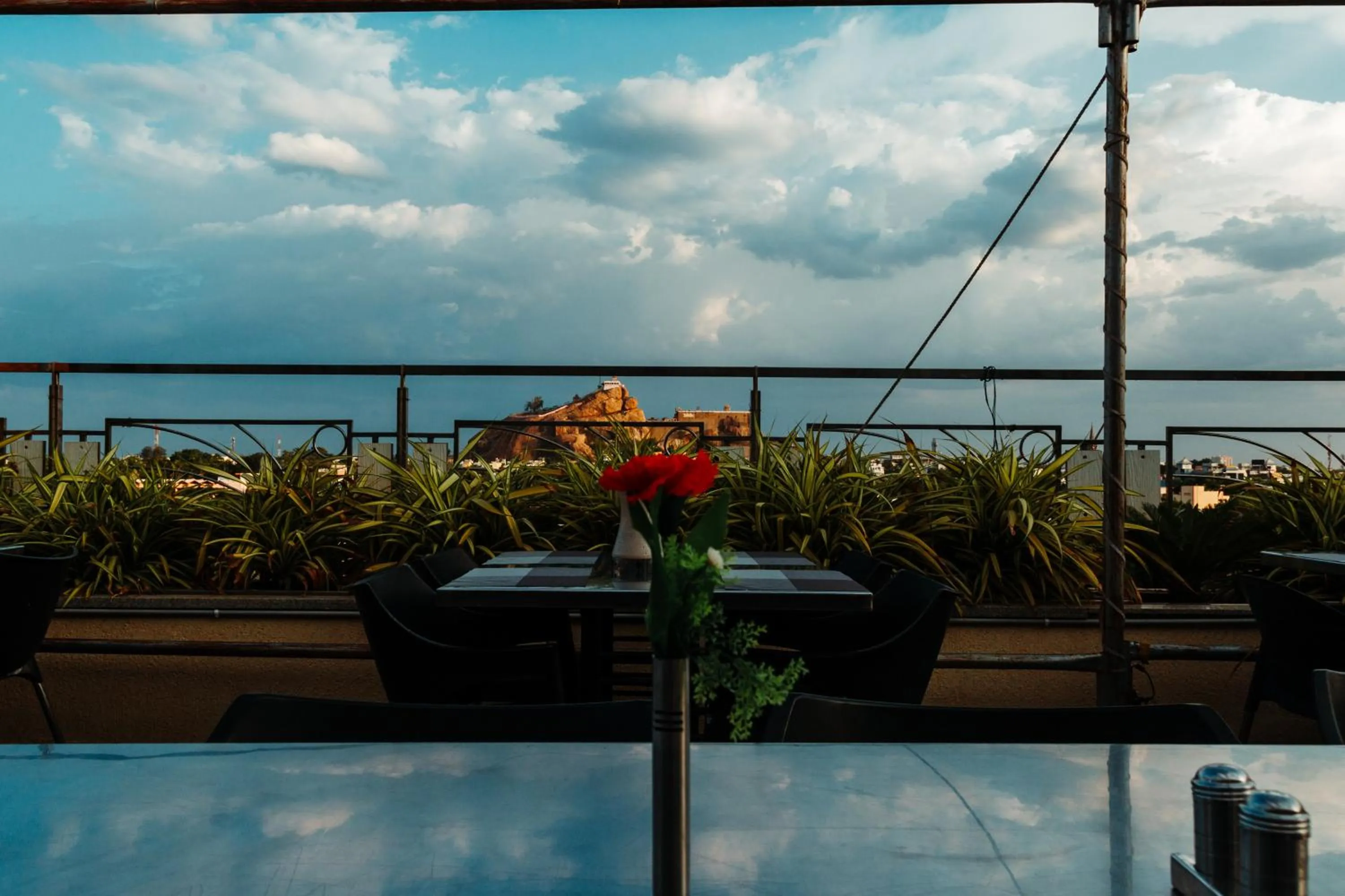 Restaurant/places to eat in Hotel Rockfort View by Park Elanza