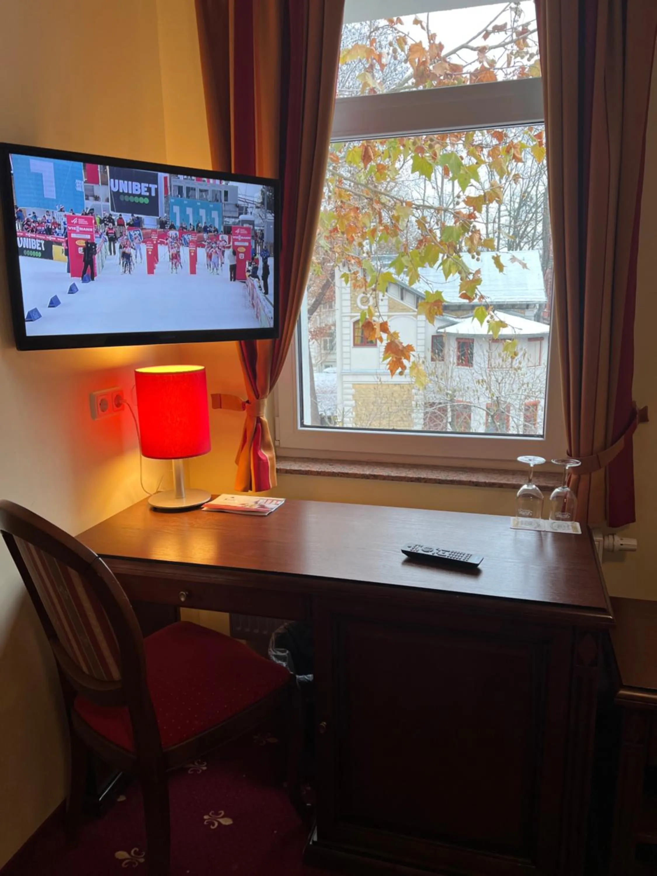 Communal lounge/ TV room in Hotel Medaillon