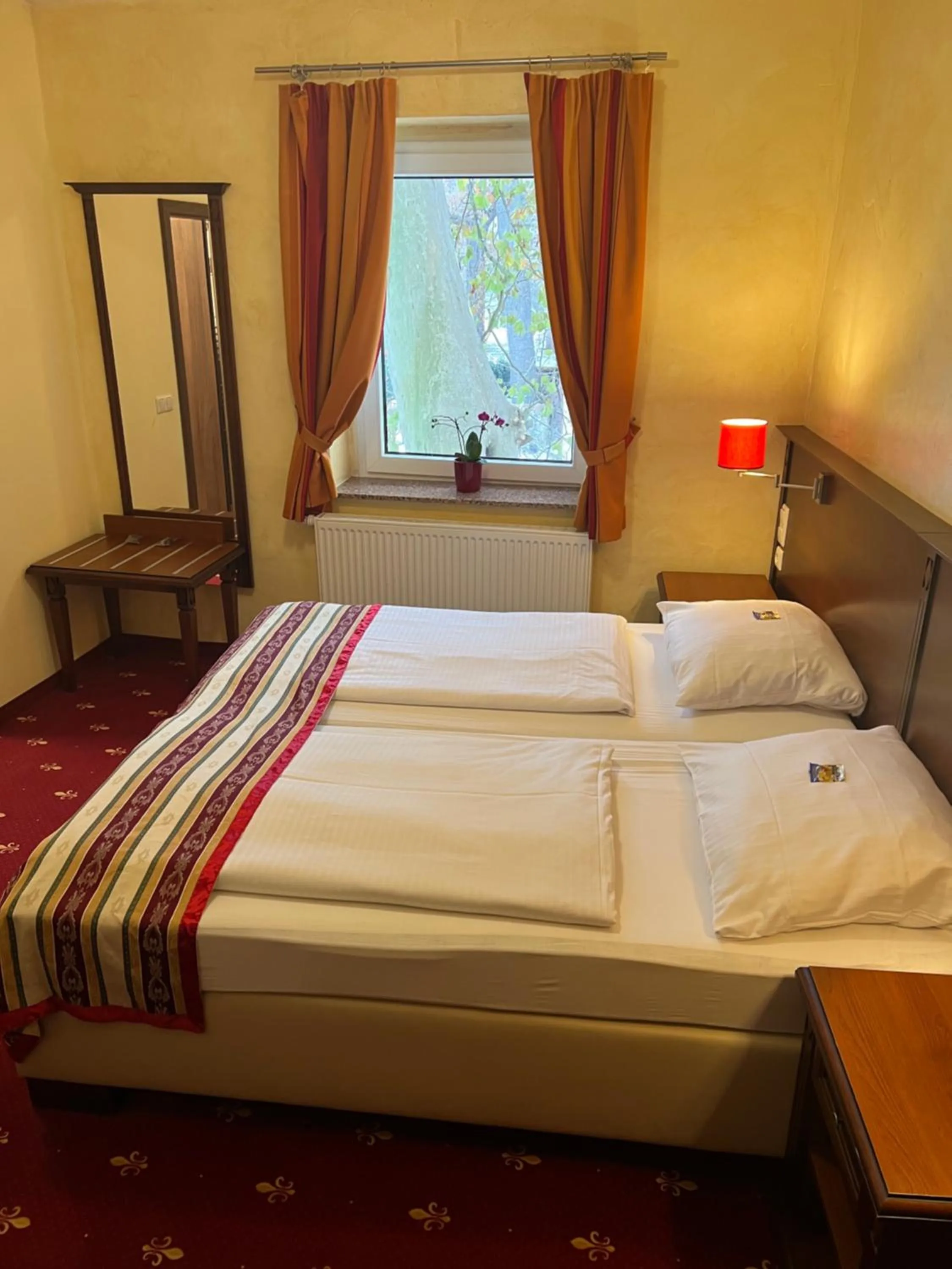 Bed in Hotel Medaillon