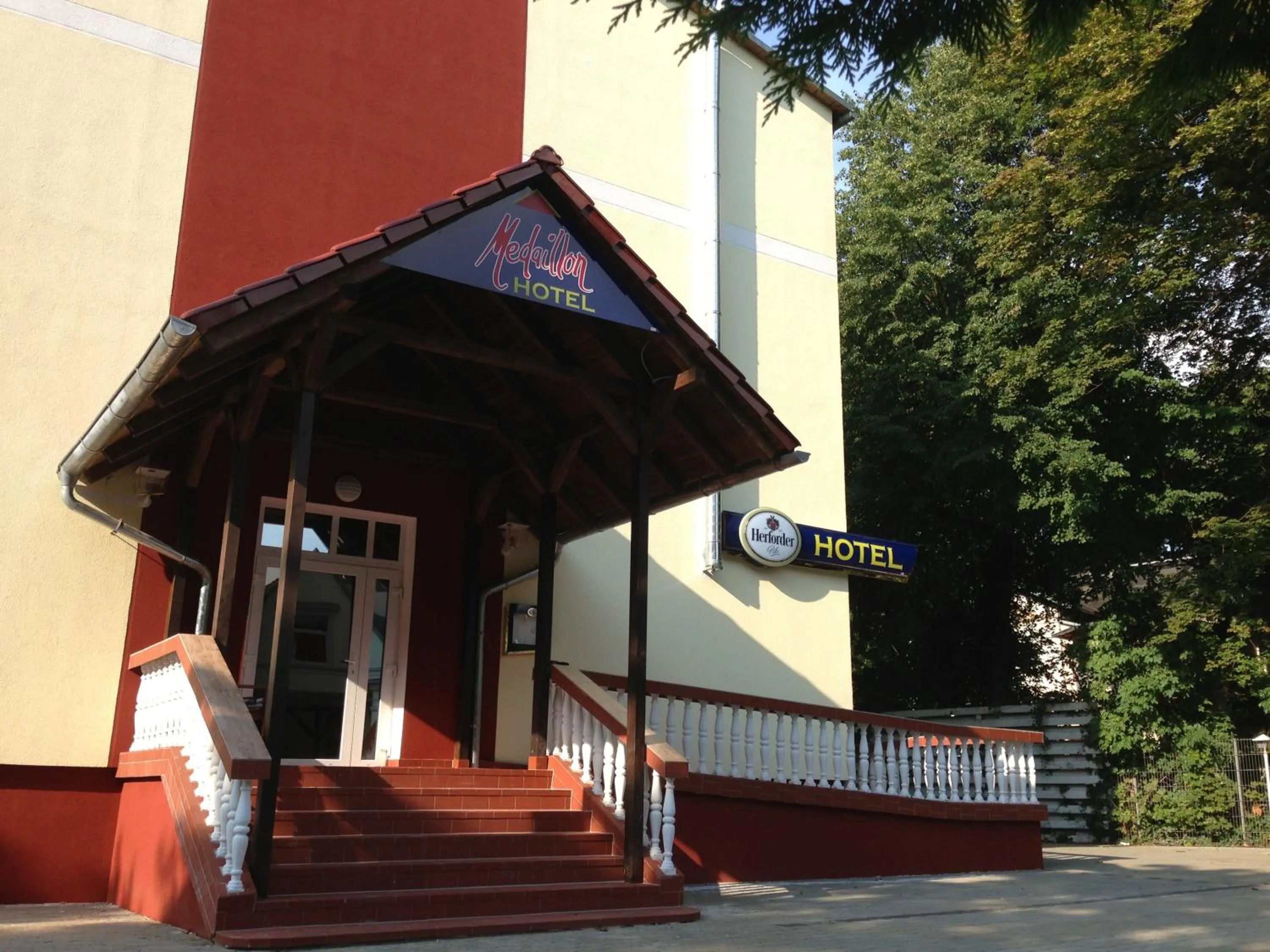 Facade/entrance in Hotel Medaillon
