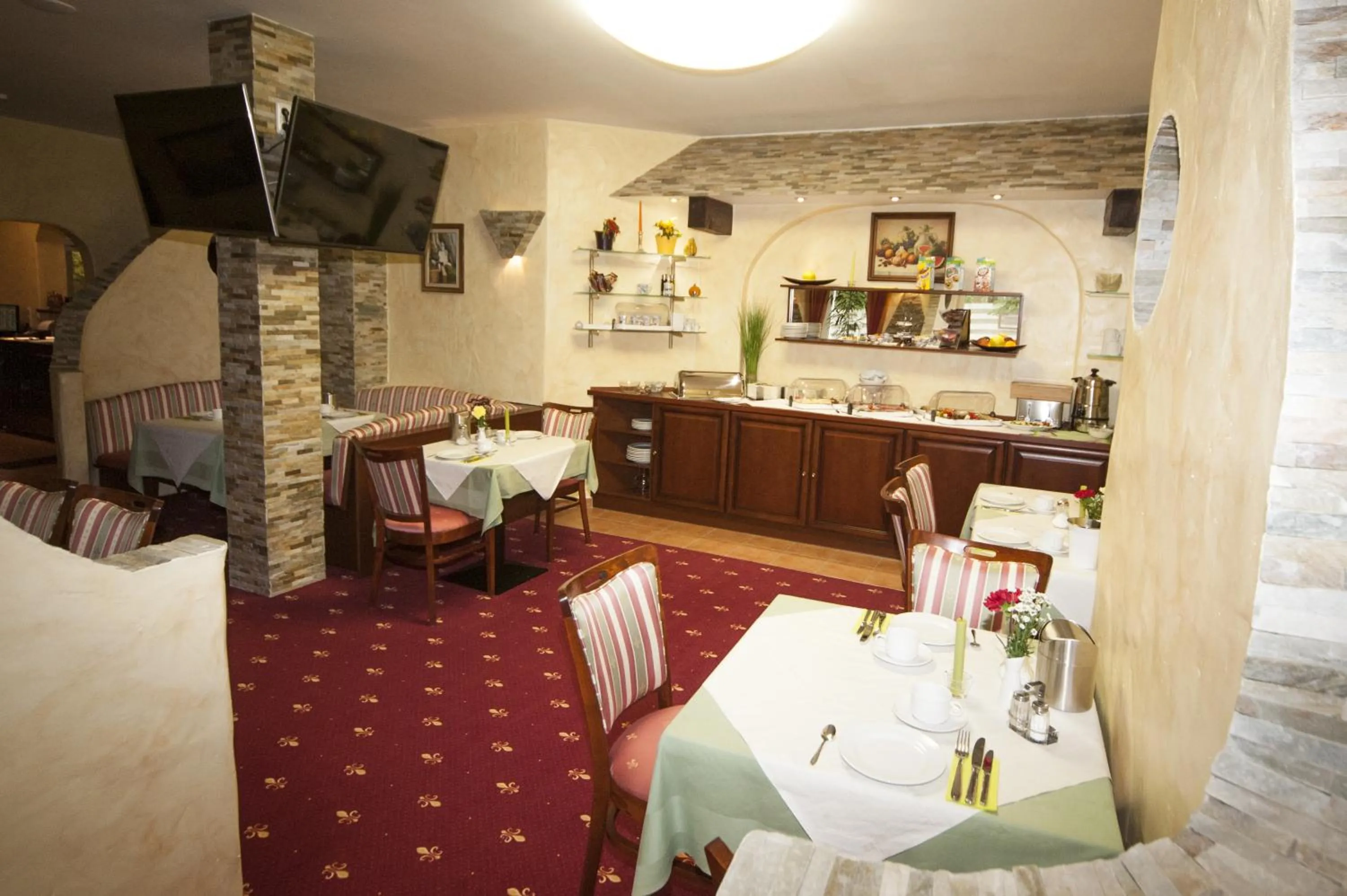 Dining area in Hotel Medaillon