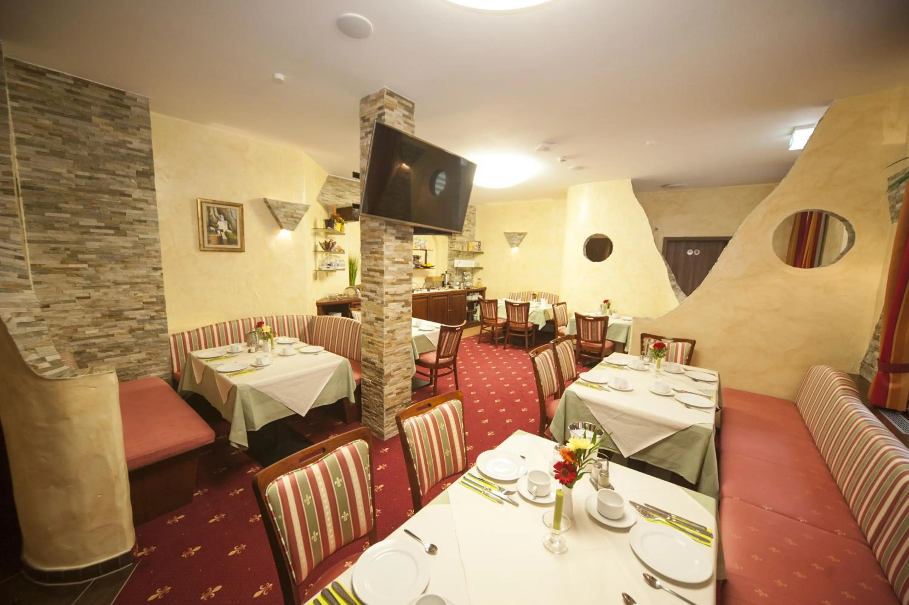 Dining area in Hotel Medaillon
