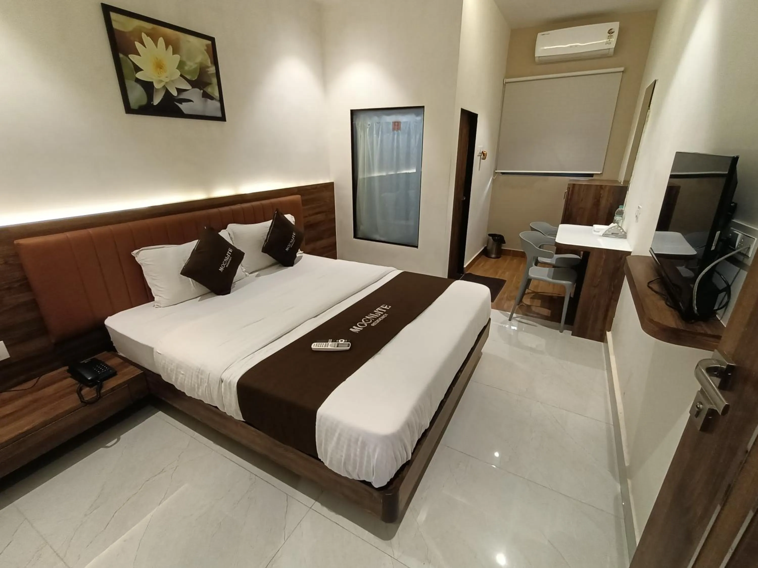 Bed in HOTEL MOON LITE RESIDENCY - Marve Road Malad West