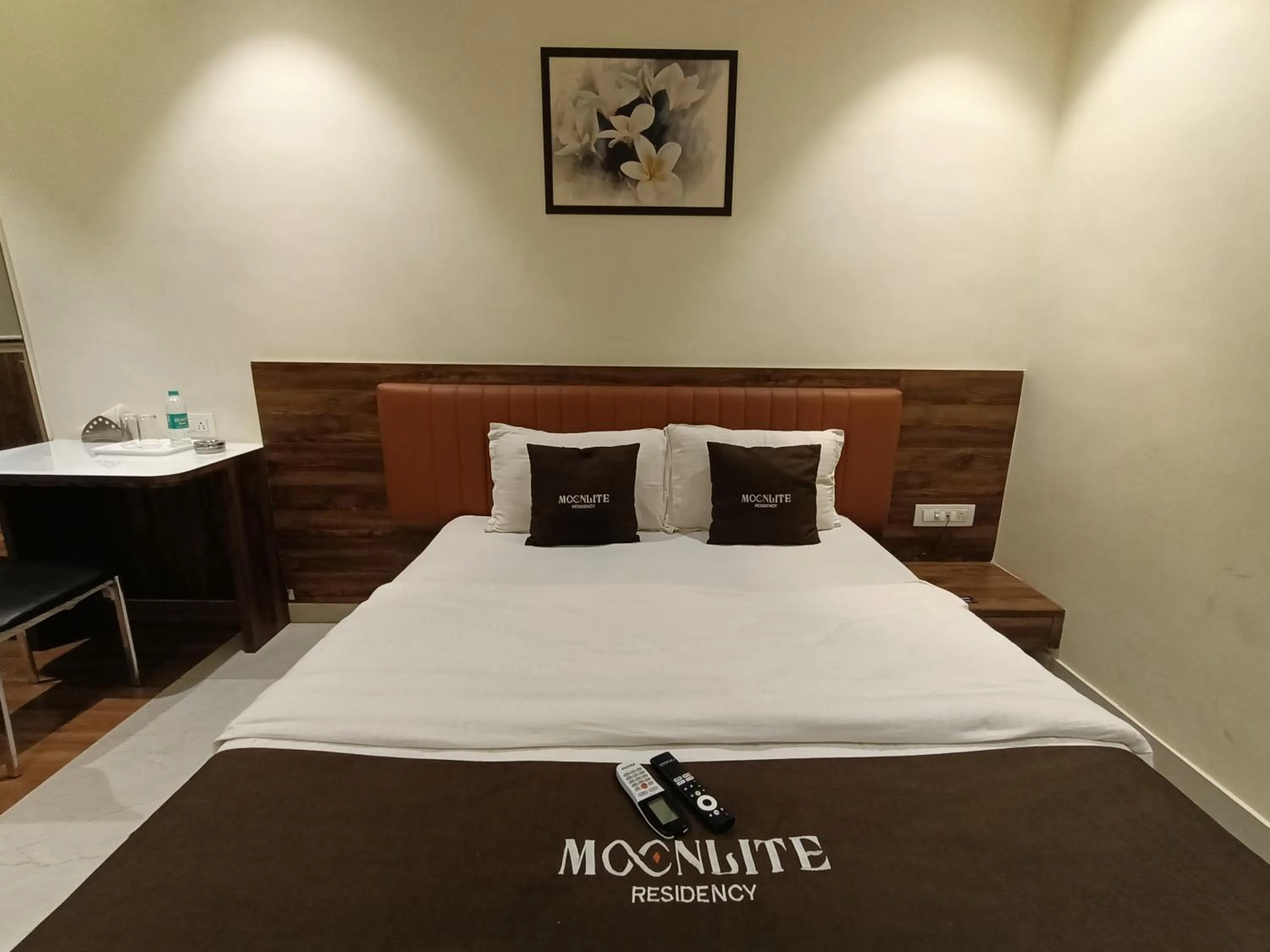 Bed in HOTEL MOON LITE RESIDENCY - Marve Road Malad West
