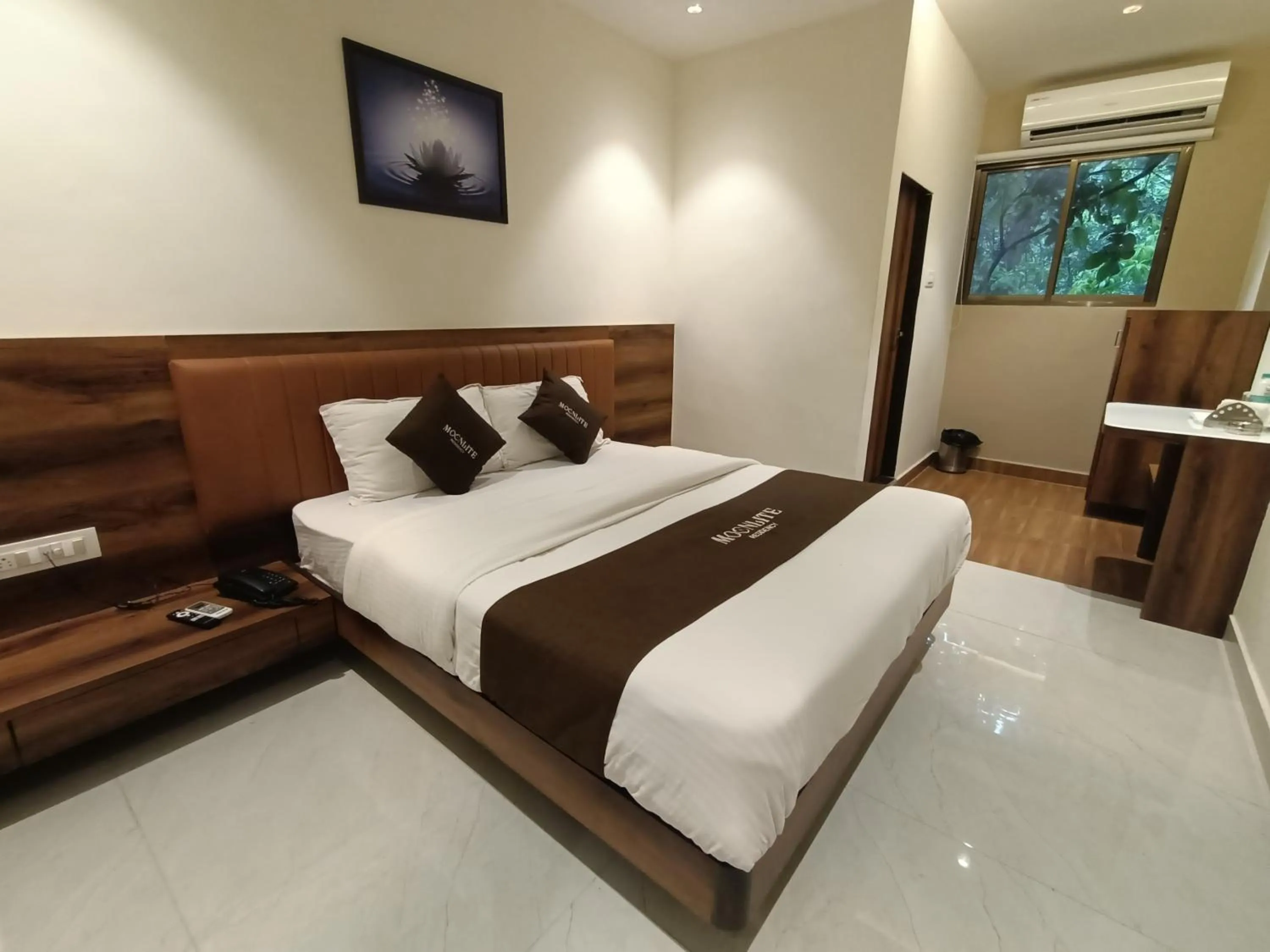 Bed in HOTEL MOON LITE RESIDENCY - Marve Road Malad West