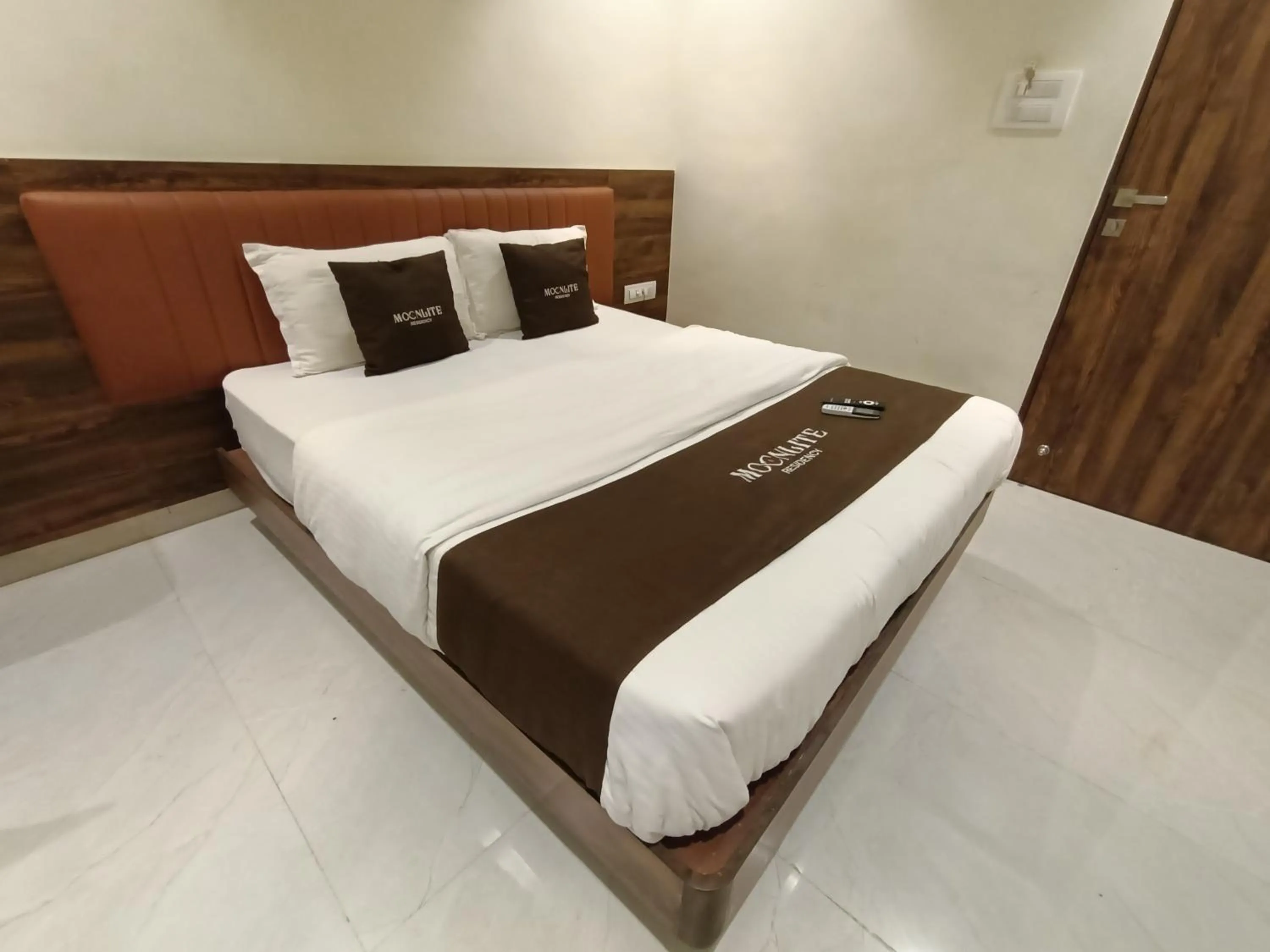 Bed in HOTEL MOON LITE RESIDENCY - Marve Road Malad West