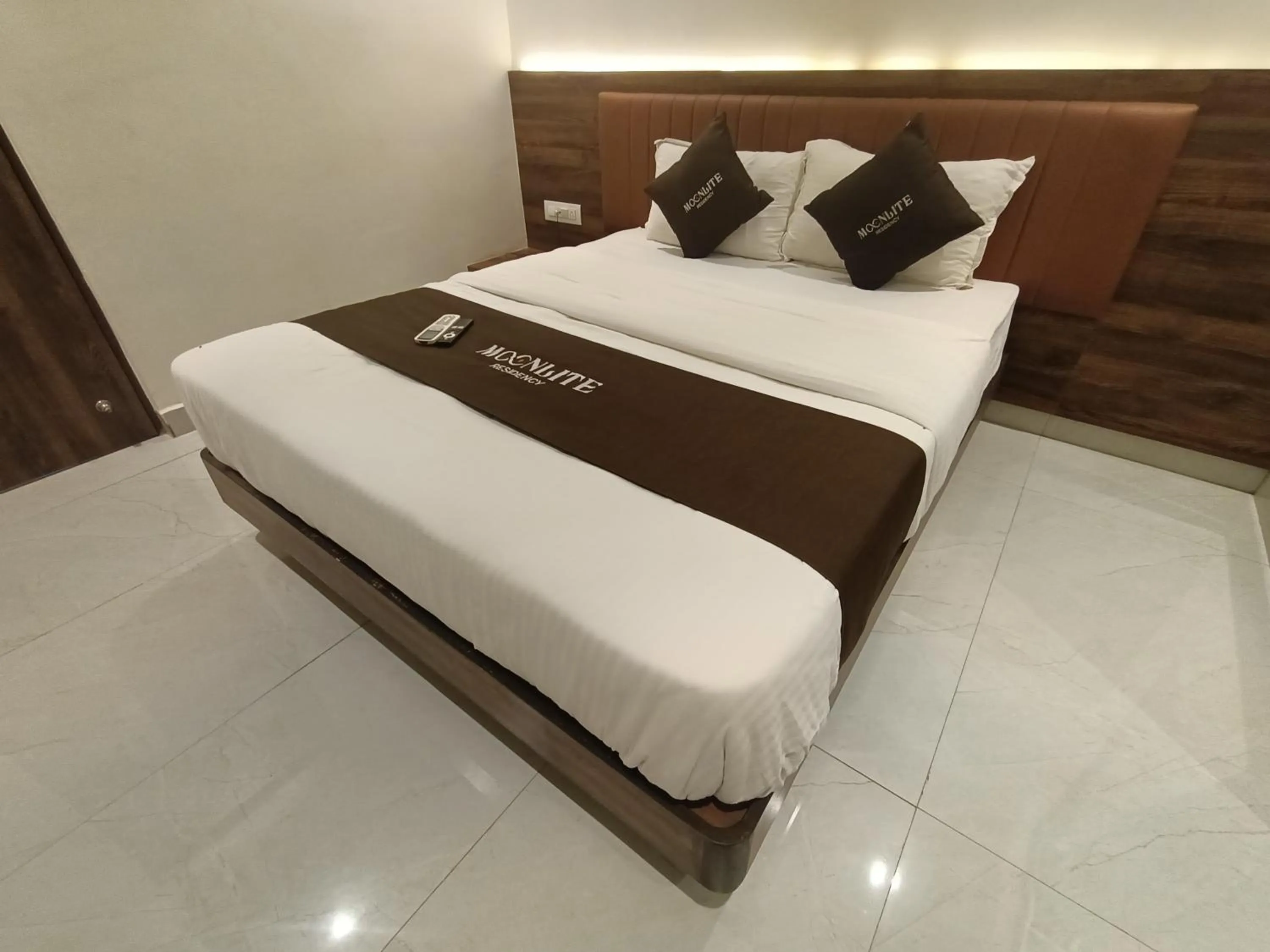 Bed in HOTEL MOON LITE RESIDENCY - Marve Road Malad West