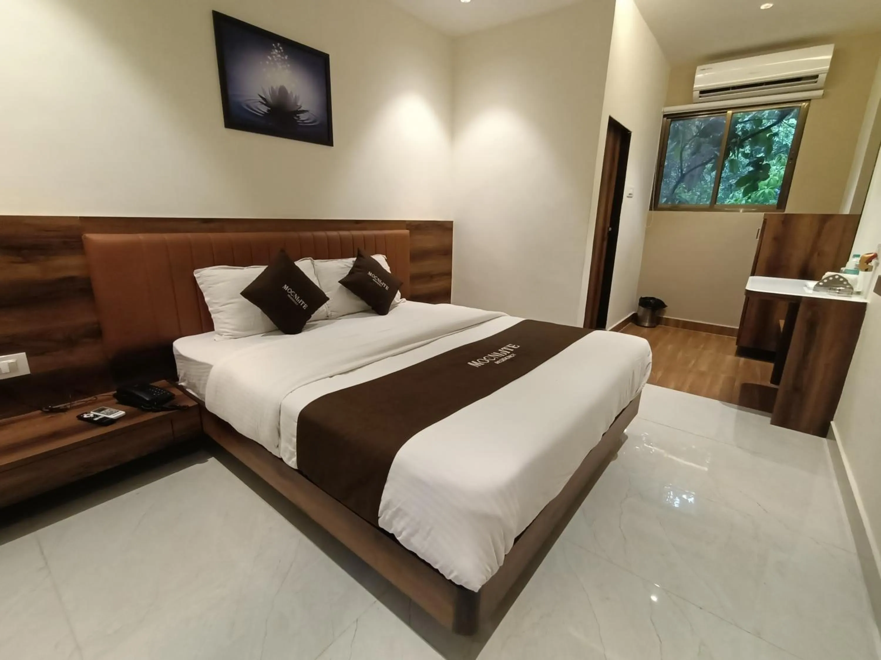 Bed in HOTEL MOON LITE RESIDENCY - Marve Road Malad West