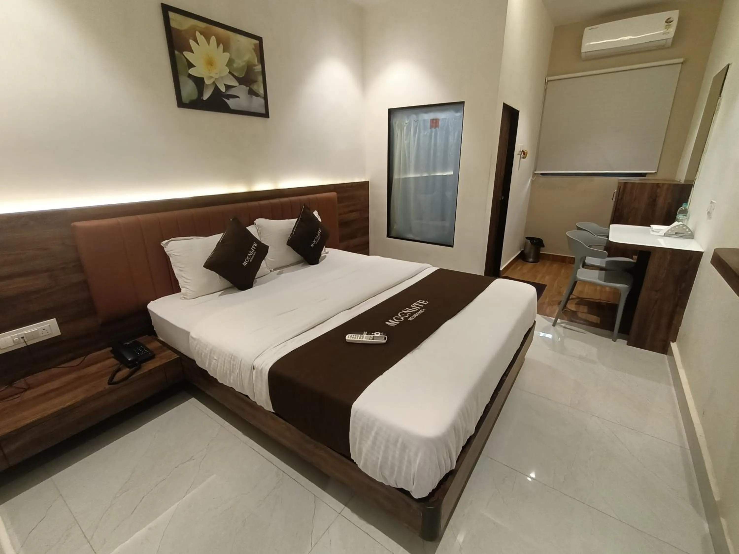 Bed in HOTEL MOON LITE RESIDENCY - Marve Road Malad West