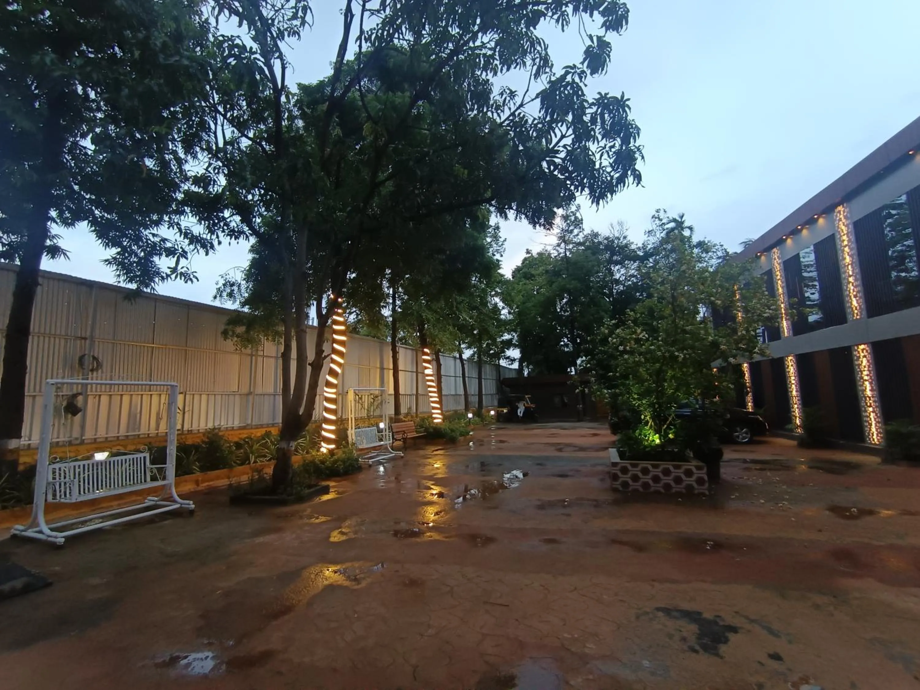 Property building in HOTEL MOON LITE RESIDENCY - Marve Road Malad West