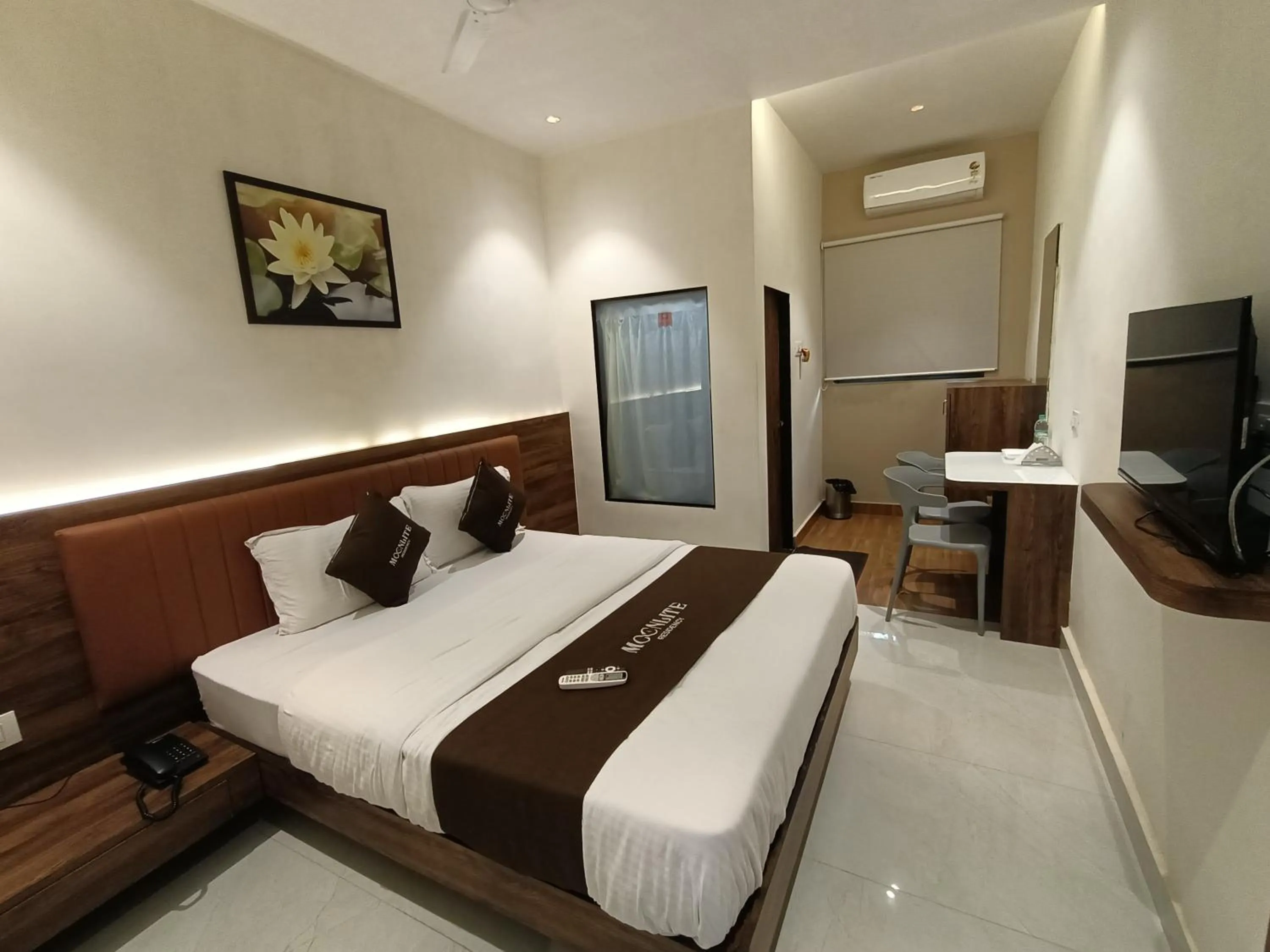 Bed in HOTEL MOON LITE RESIDENCY - Marve Road Malad West