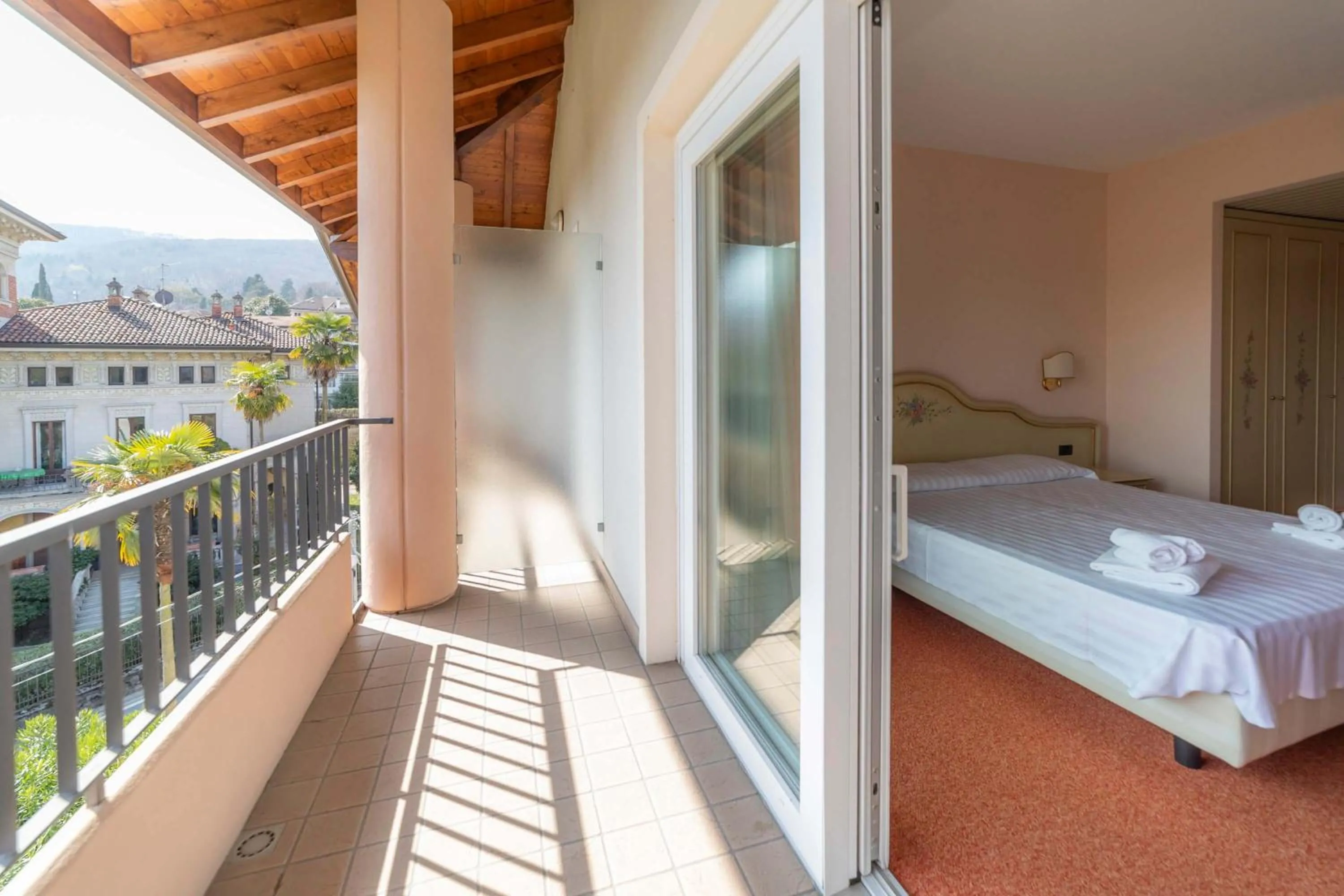 Balcony/Terrace, Bed in Hotiday Room Collection - Stresa