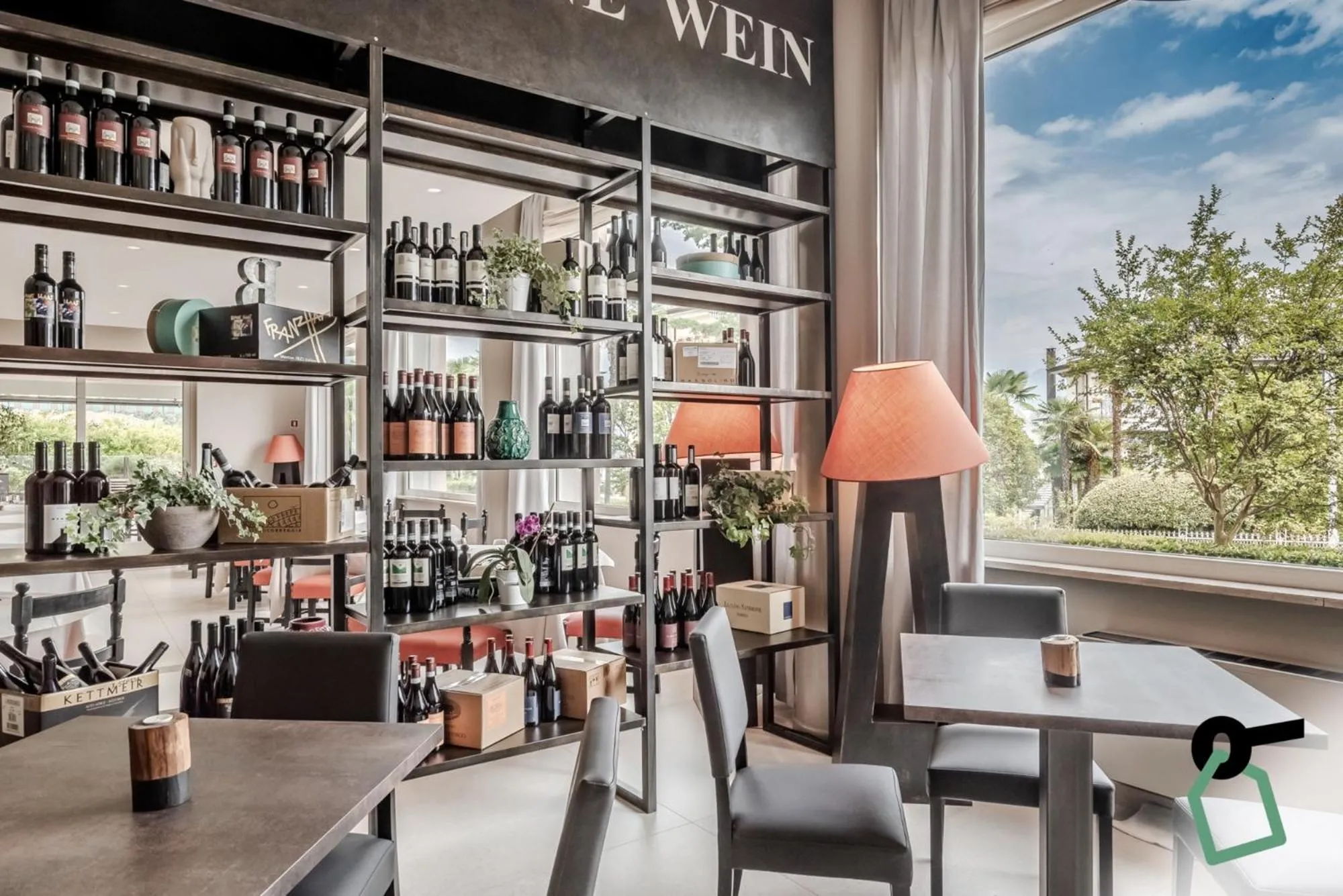 Restaurant/places to eat in Hotiday Room Collection - Stresa