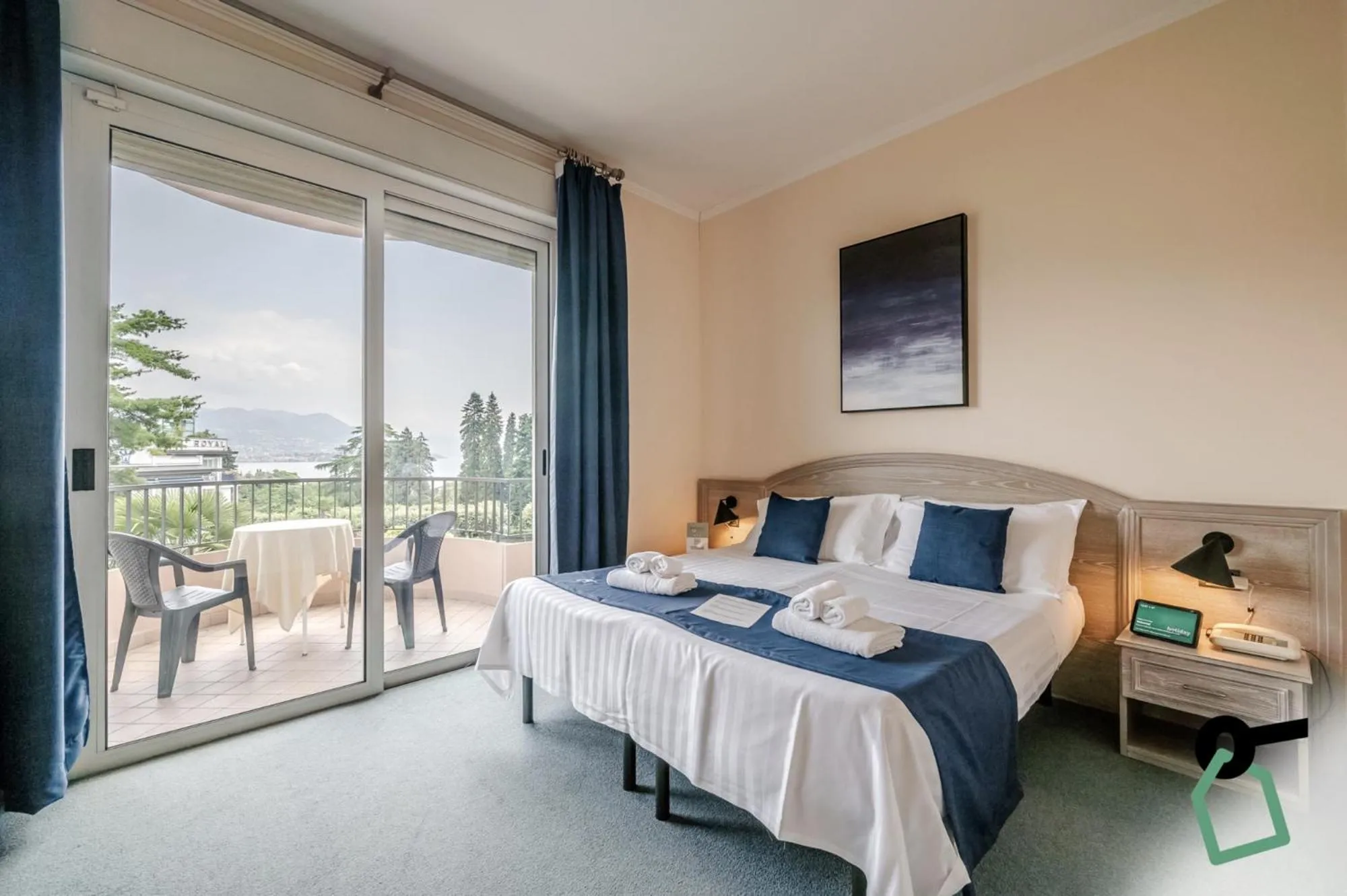 Photo of the whole room, Bed in Hotiday Room Collection - Stresa