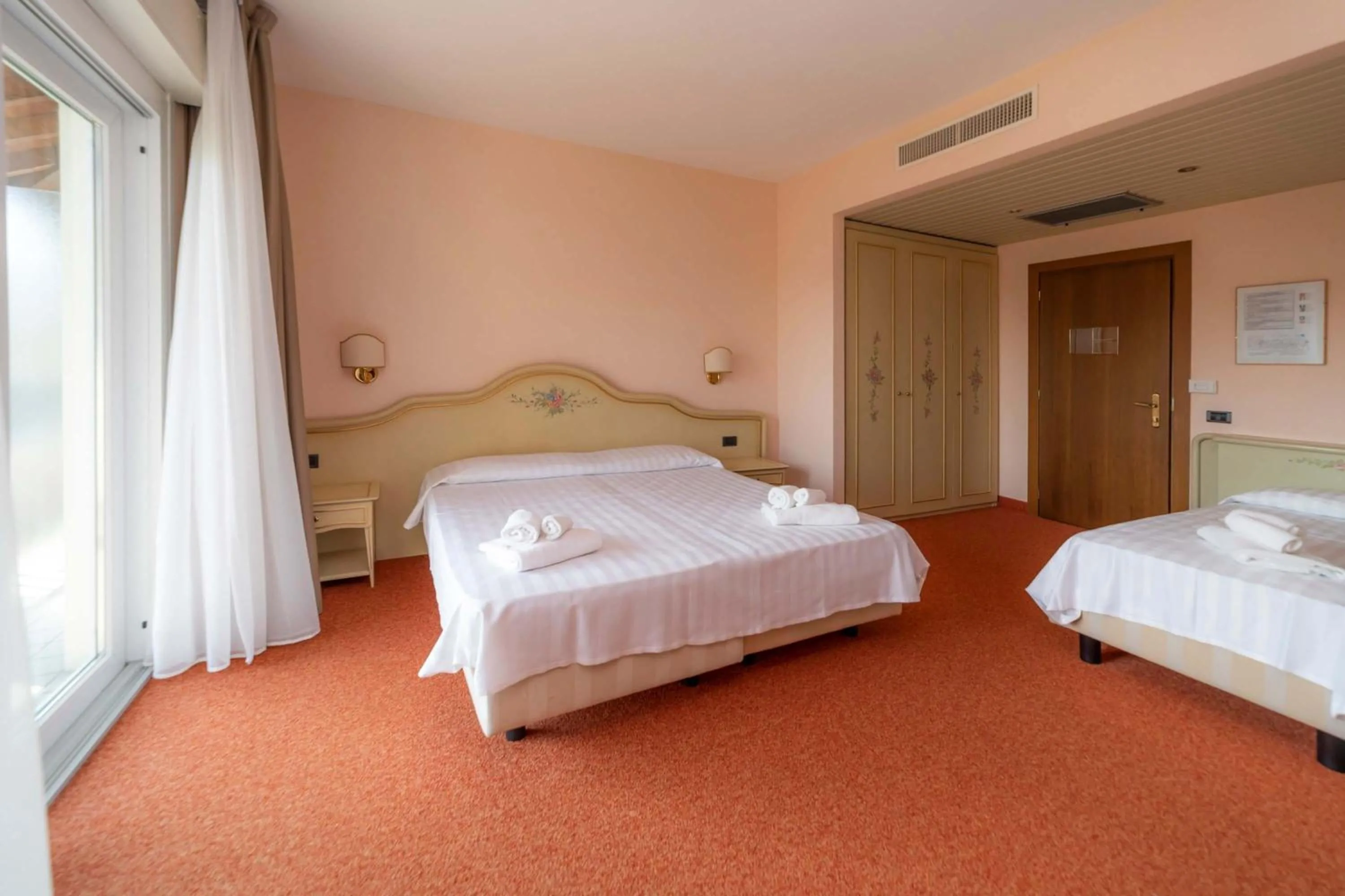 Photo of the whole room, Bed in Hotiday Room Collection - Stresa