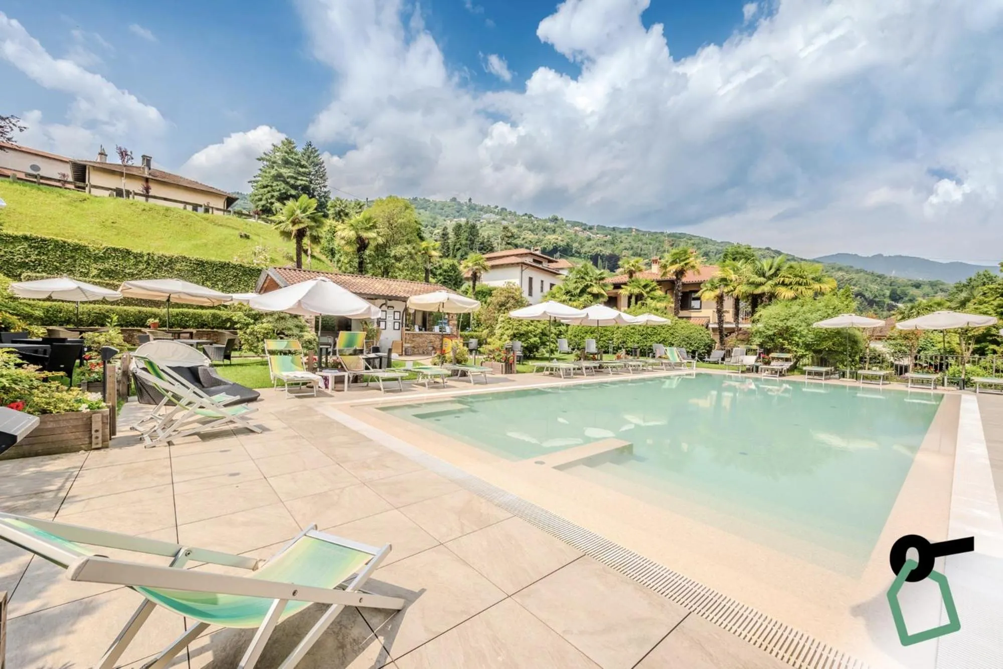 Swimming pool in Hotiday Room Collection - Stresa