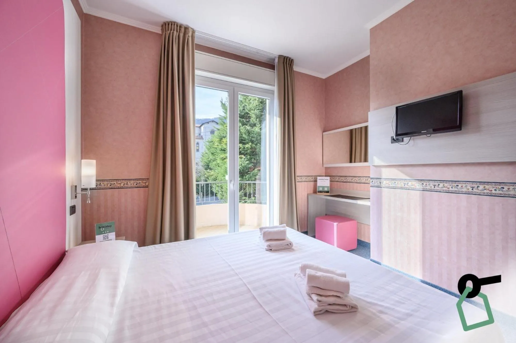 Coffee/tea facilities, Bed in Hotiday Room Collection - Stresa