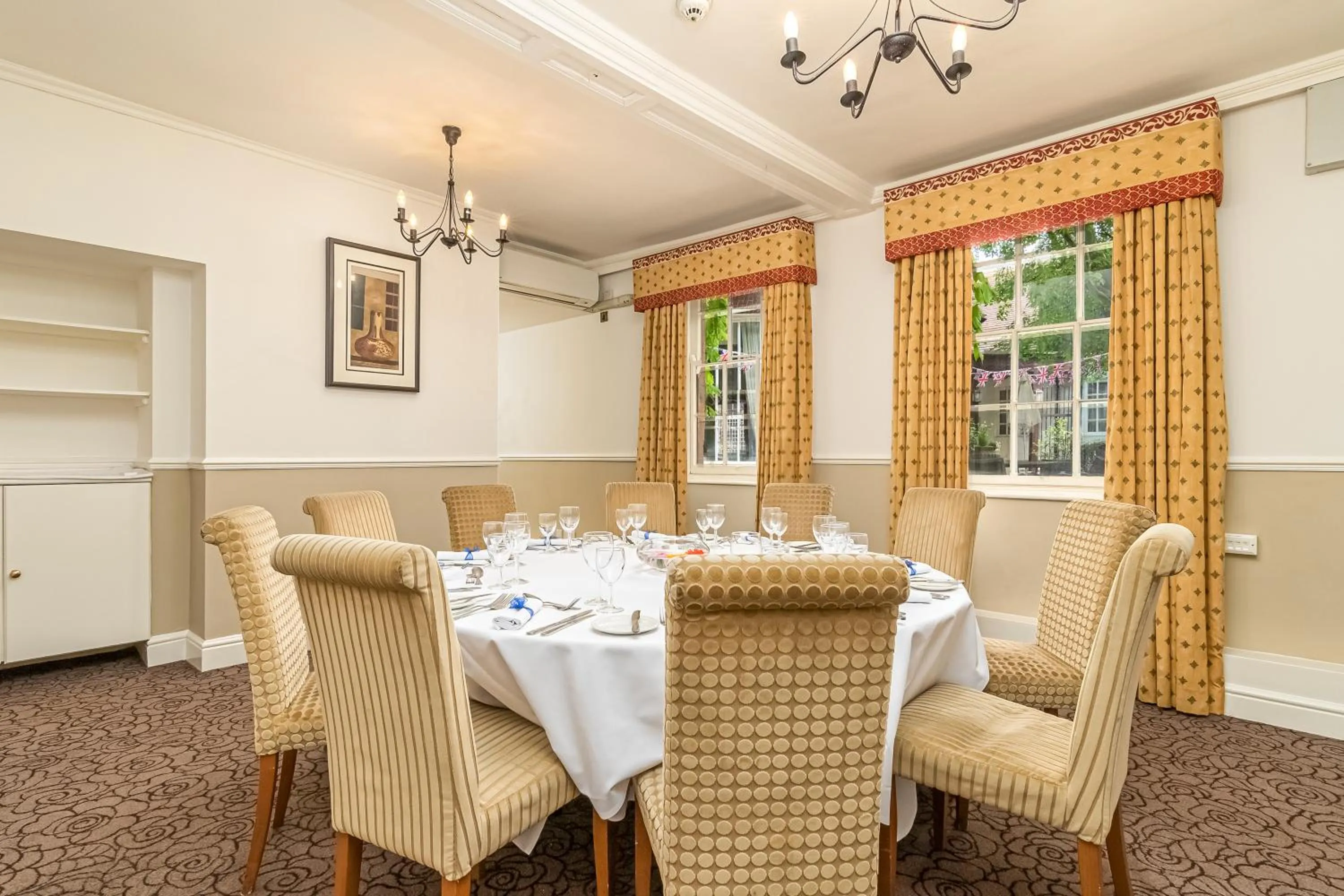 Restaurant/places to eat in Mercure Salisbury White Hart Hotel & Apartments