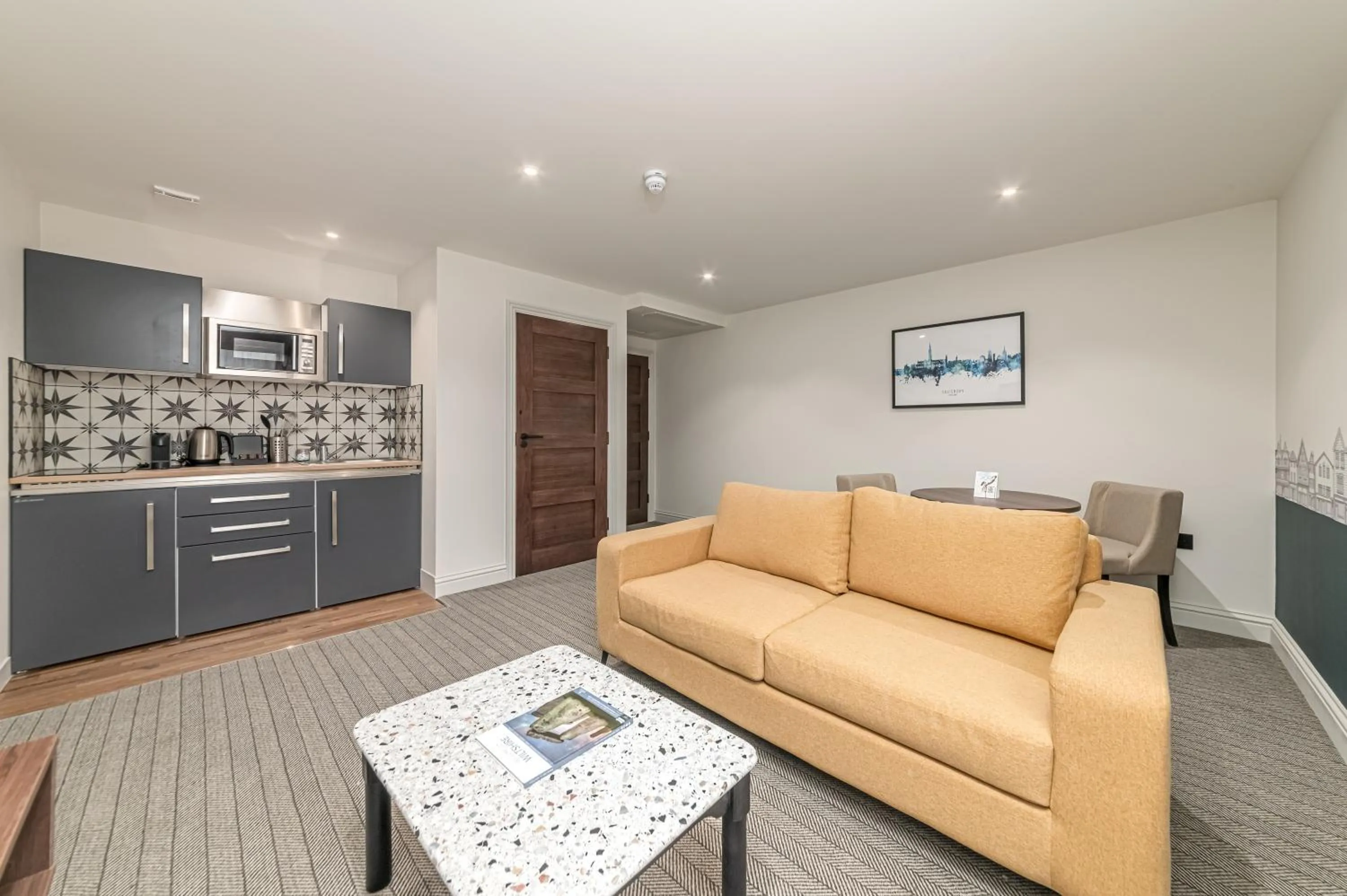 TV and multimedia in Mercure Salisbury White Hart Hotel & Apartments