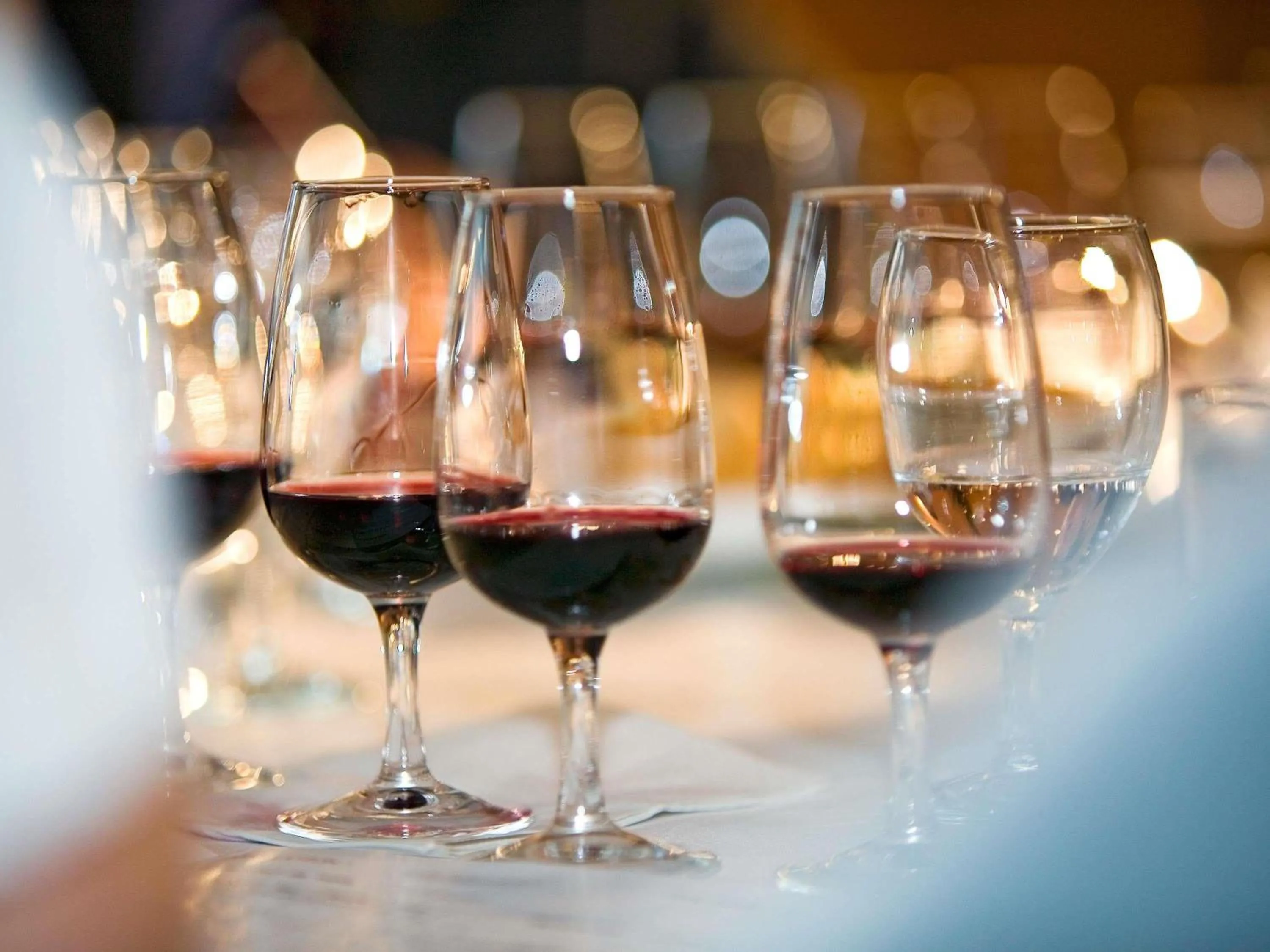 Lounge or bar in Mercure Salisbury White Hart Hotel & Apartments