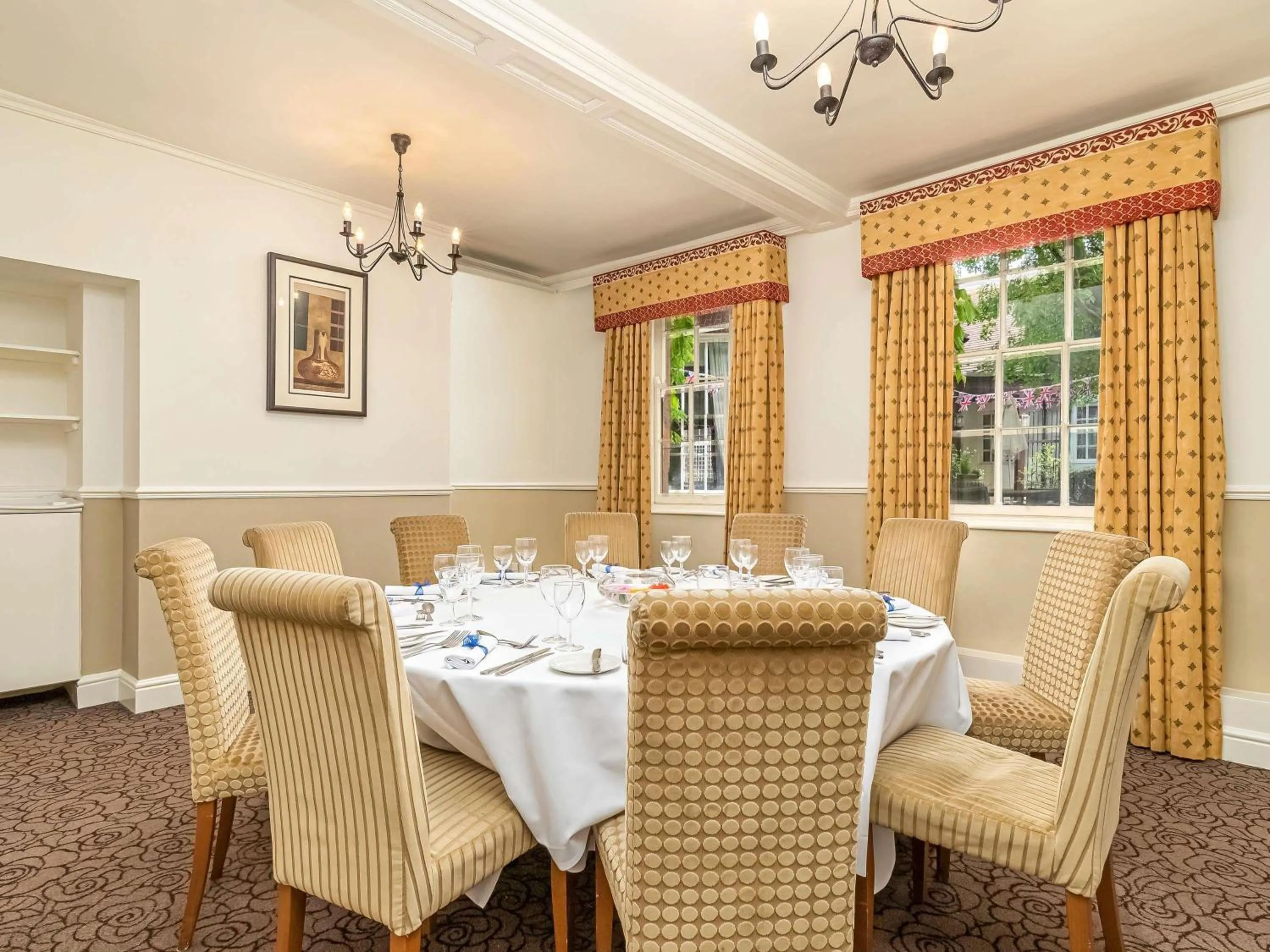 wedding in Mercure Salisbury White Hart Hotel & Apartments