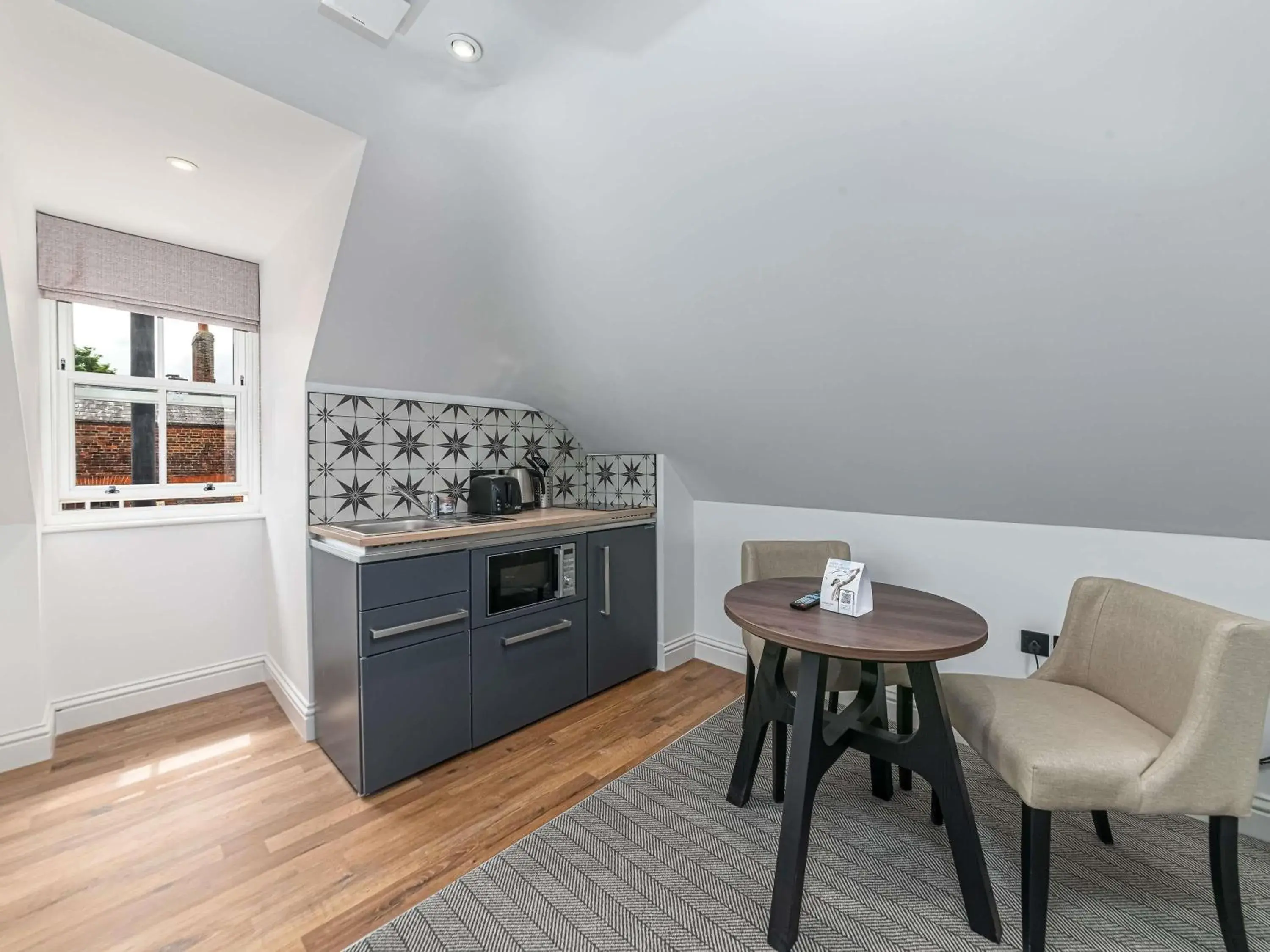 Bedroom in Mercure Salisbury White Hart Hotel & Apartments Bedroom in Mercure Salisbury White Hart Hotel & Apartments