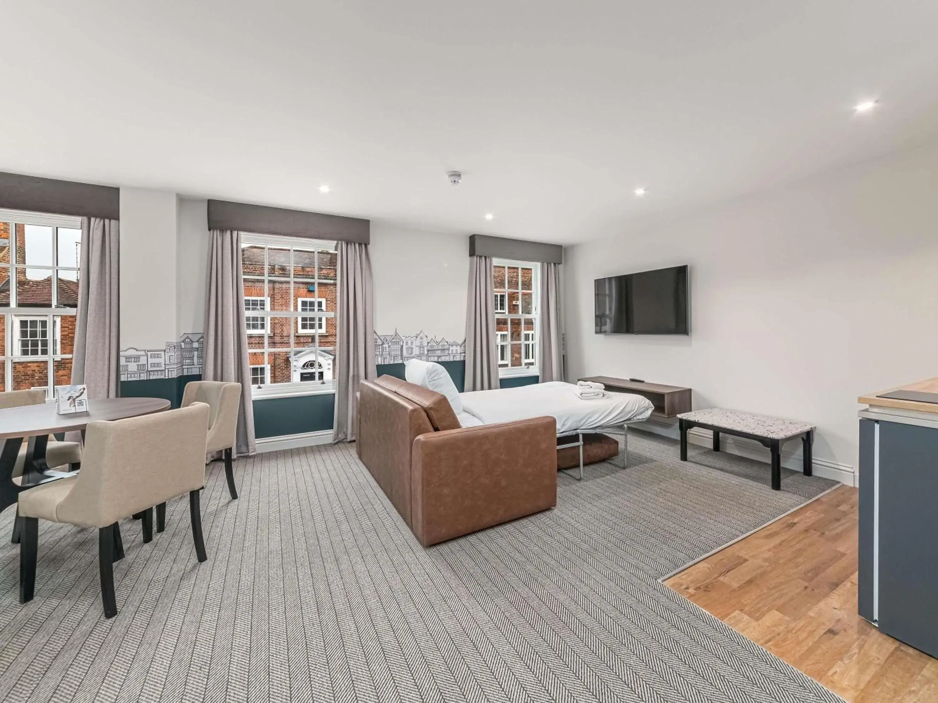 Bedroom, Bed in Mercure Salisbury White Hart Hotel & Apartments Bedroom, Bed in Mercure Salisbury White Hart Hotel & Apartments